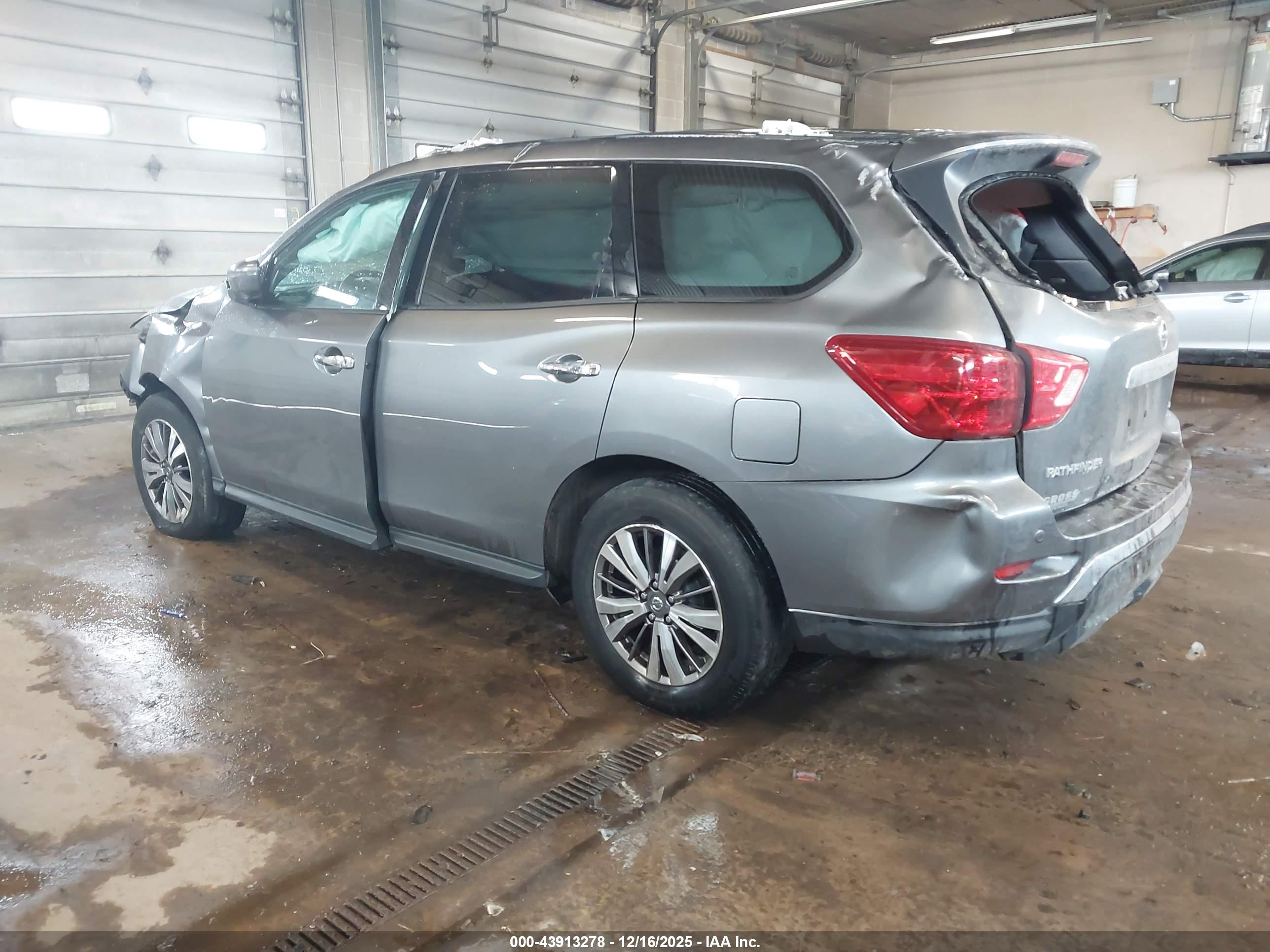 NISSAN PATHFINDER image 3