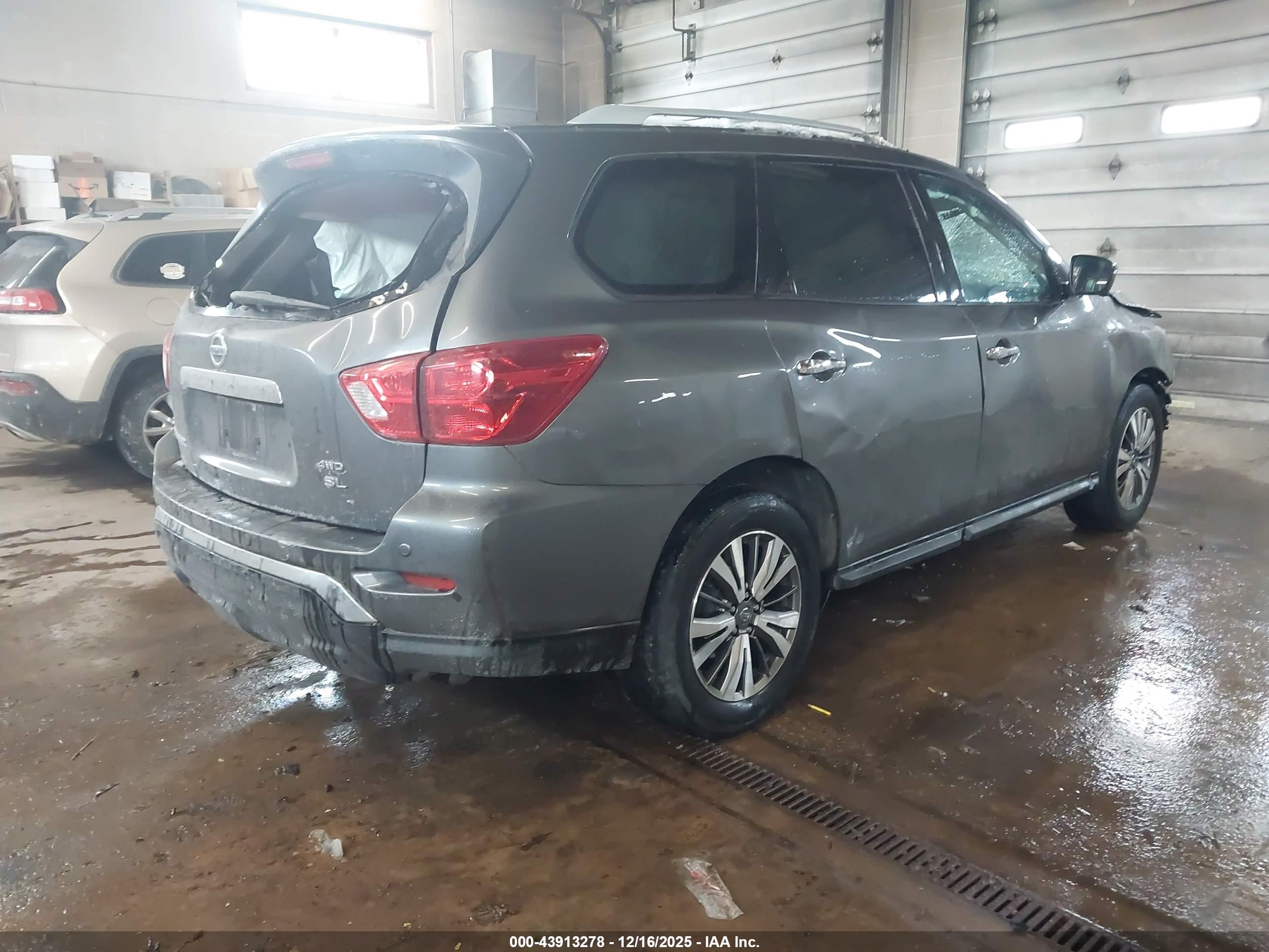 NISSAN PATHFINDER image 4