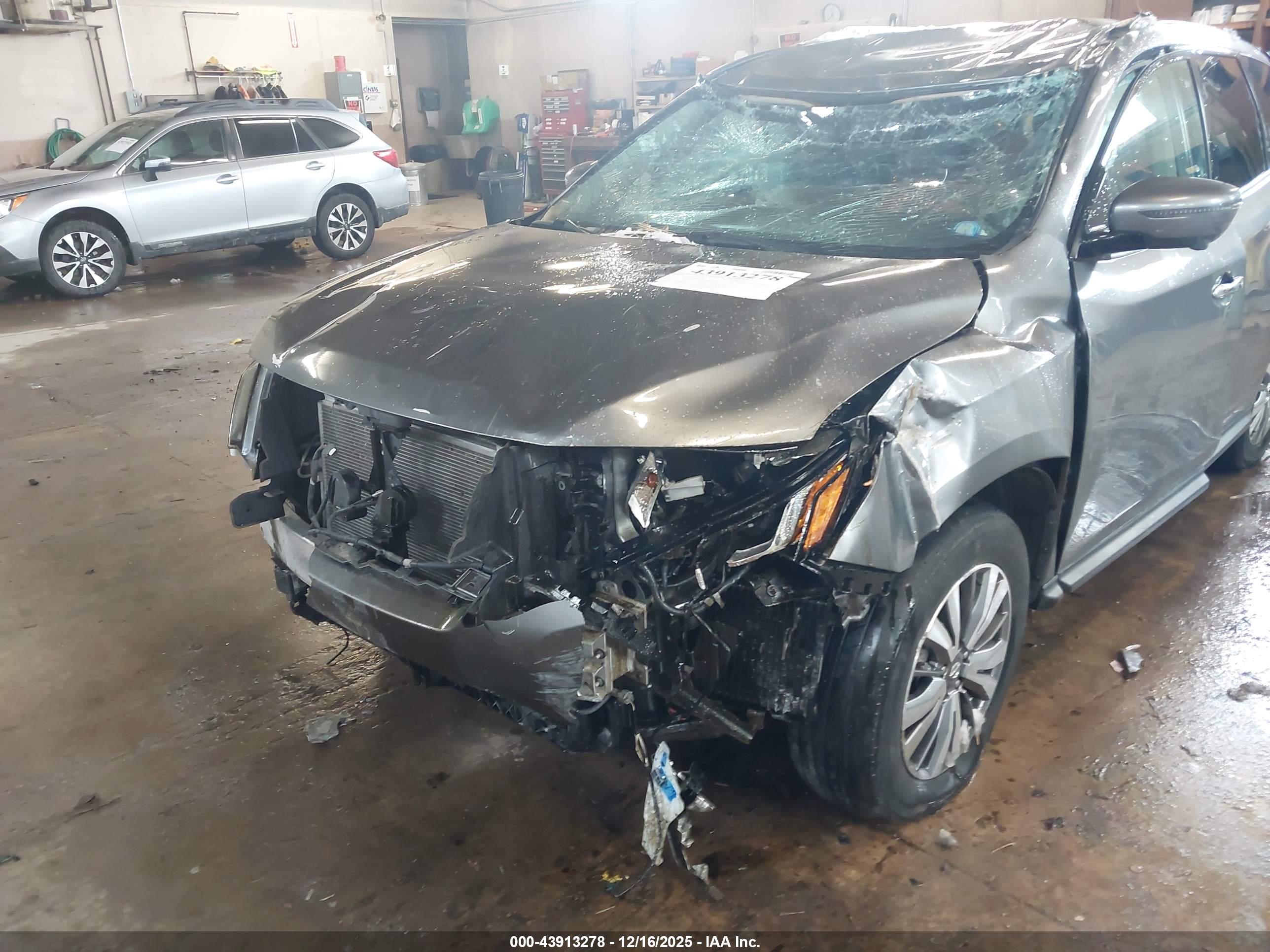 NISSAN PATHFINDER image 6