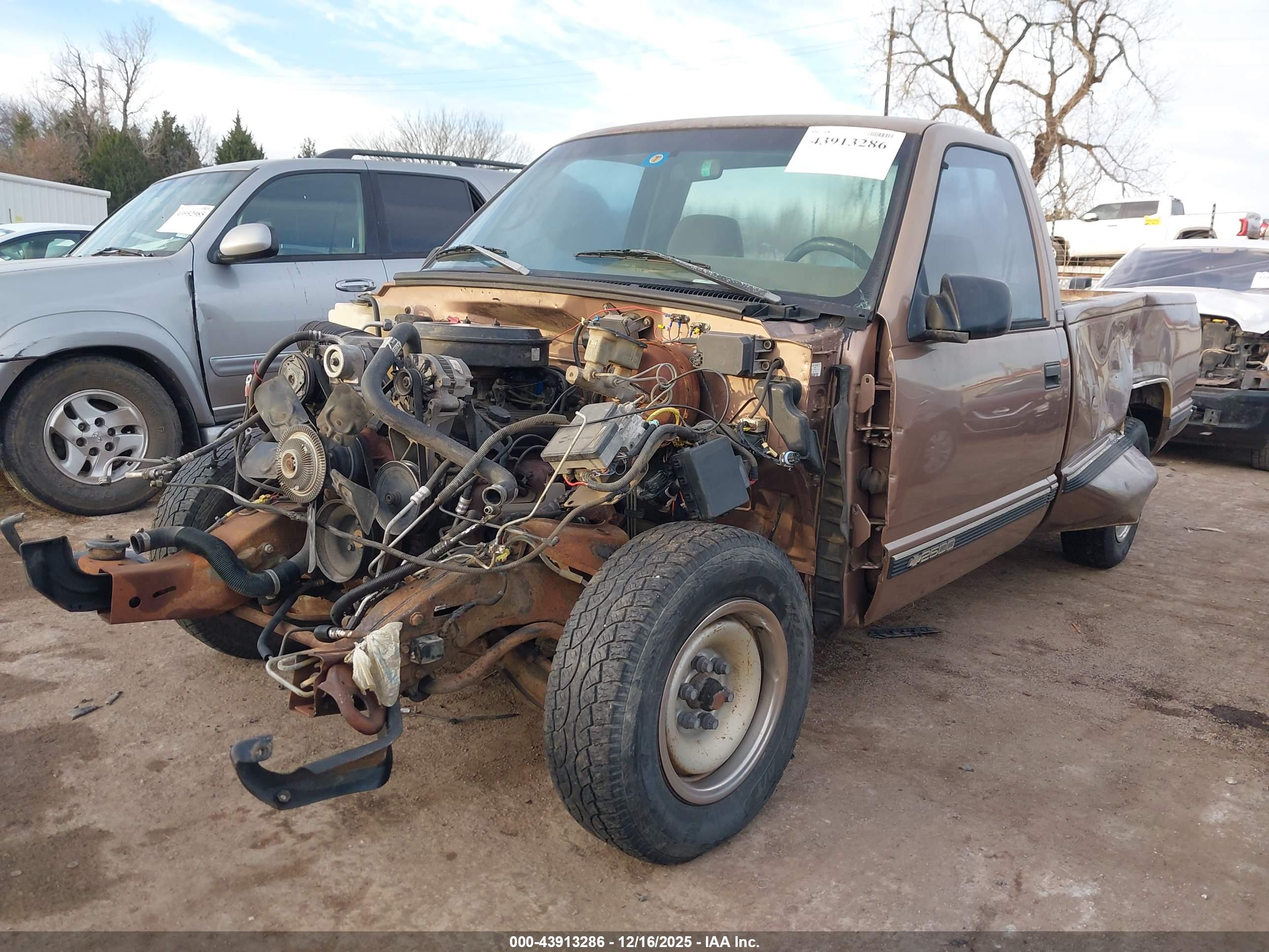 CHEVROLET GMT-400 image 2