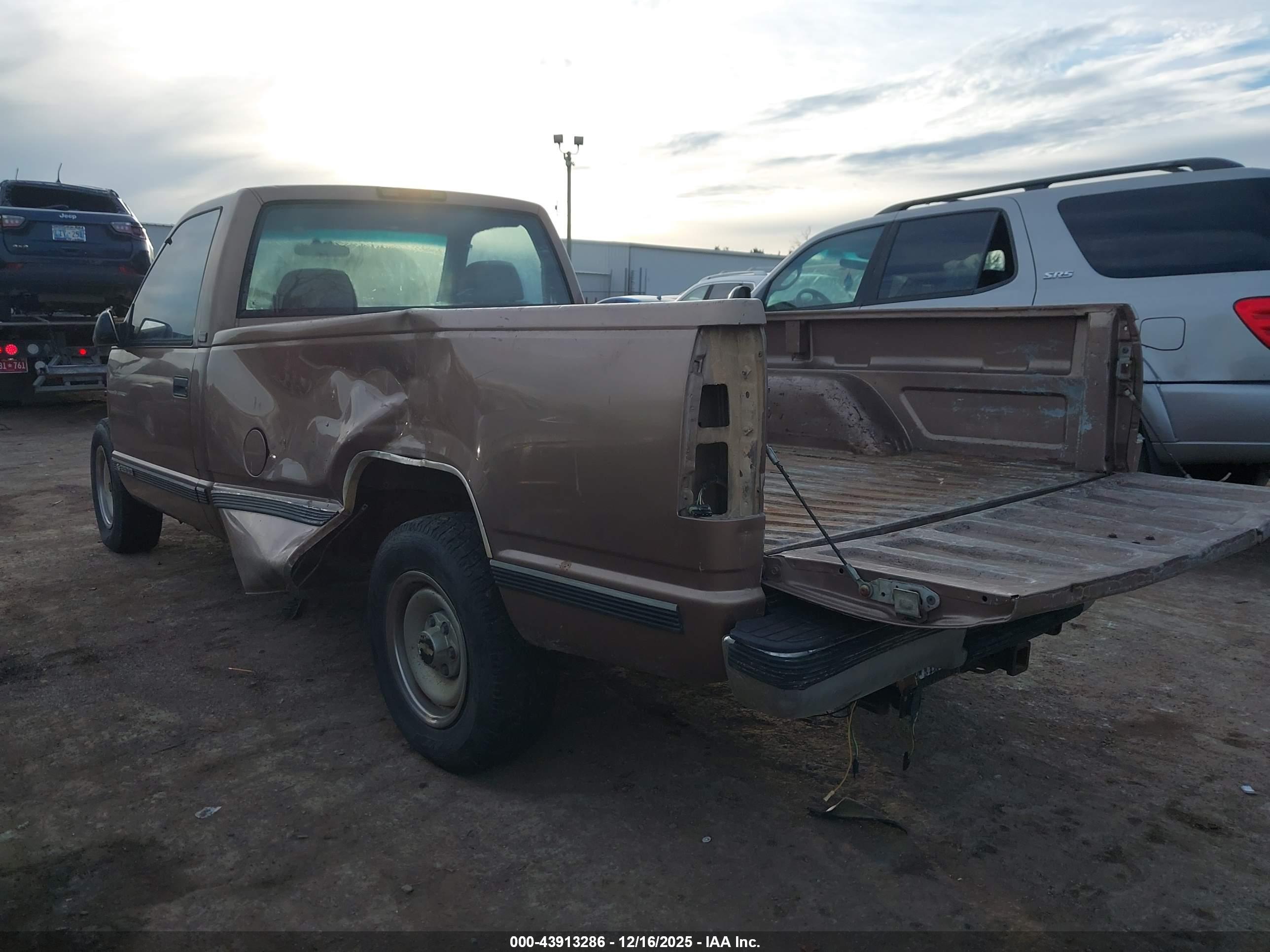 CHEVROLET GMT-400 image 3