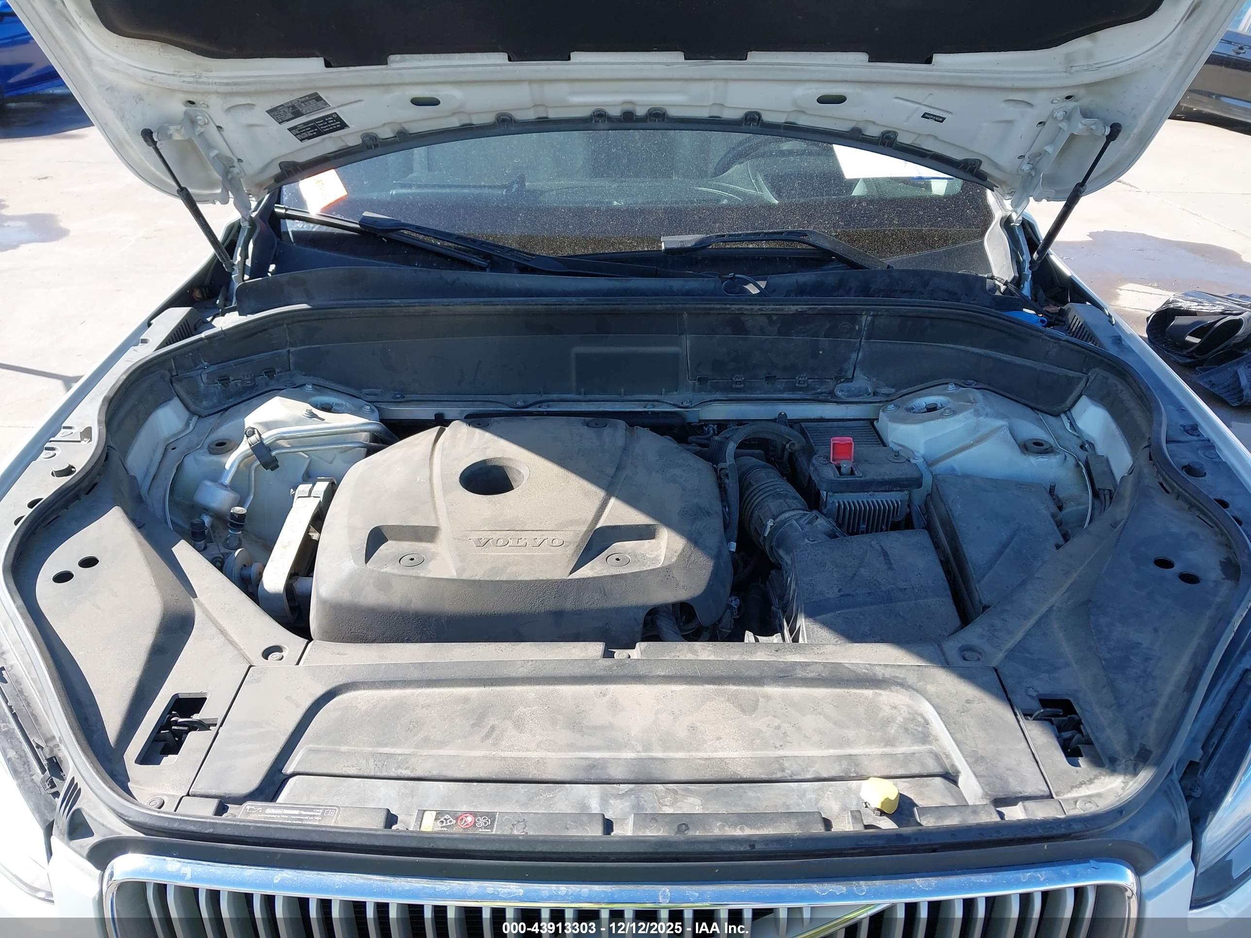 VOLVO XC90 image 10