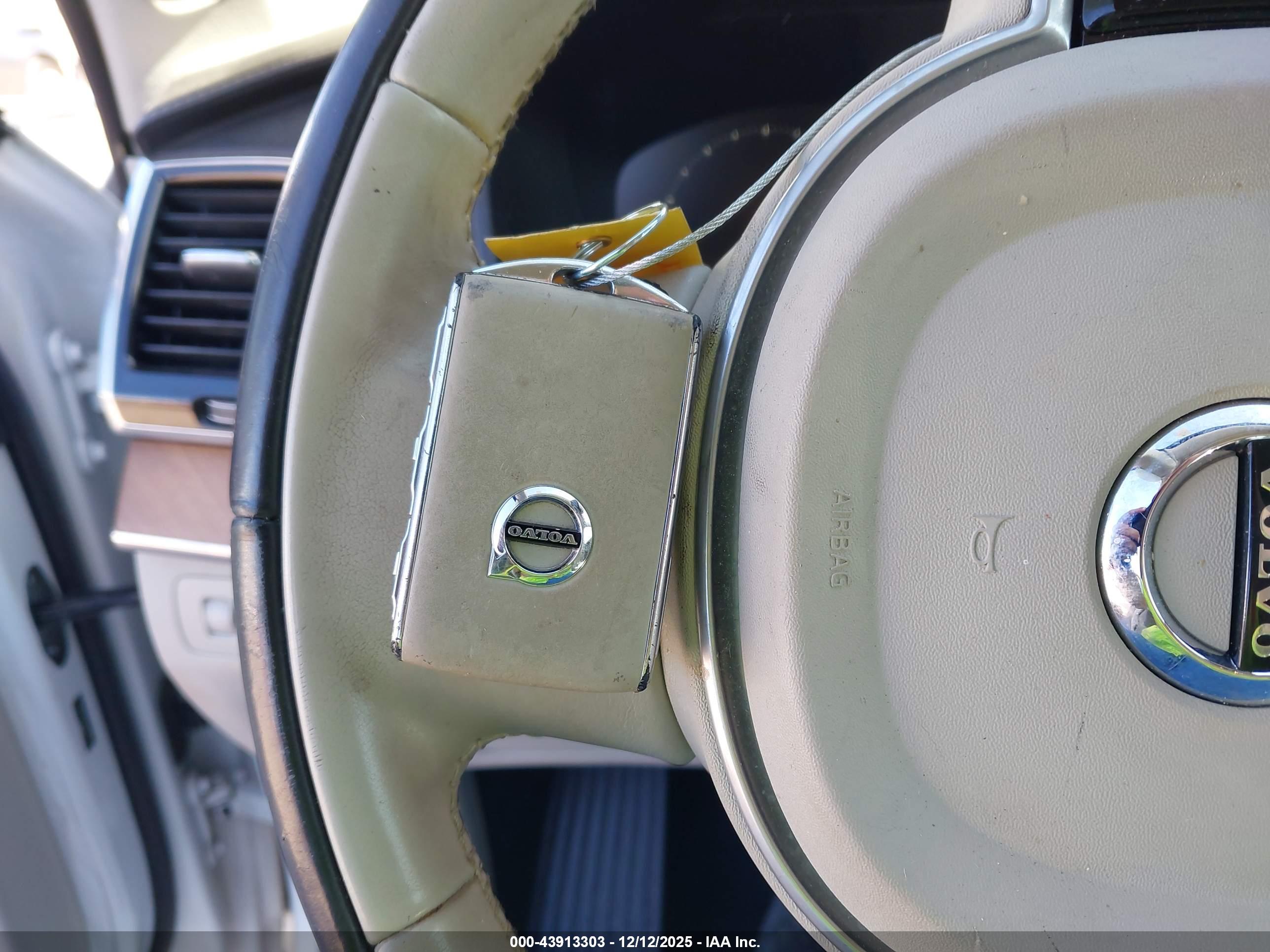 VOLVO XC90 image 11