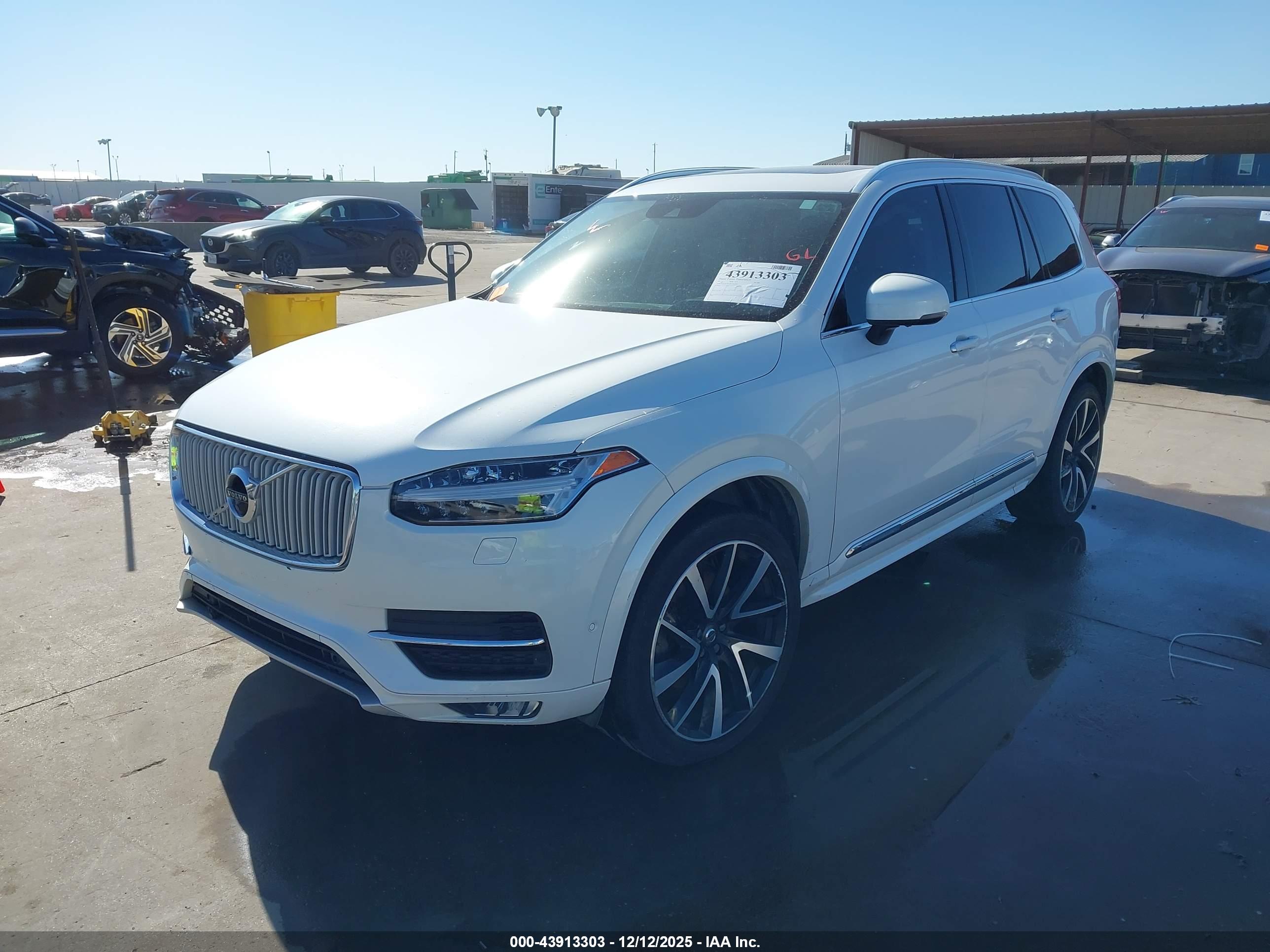 VOLVO XC90 image 2