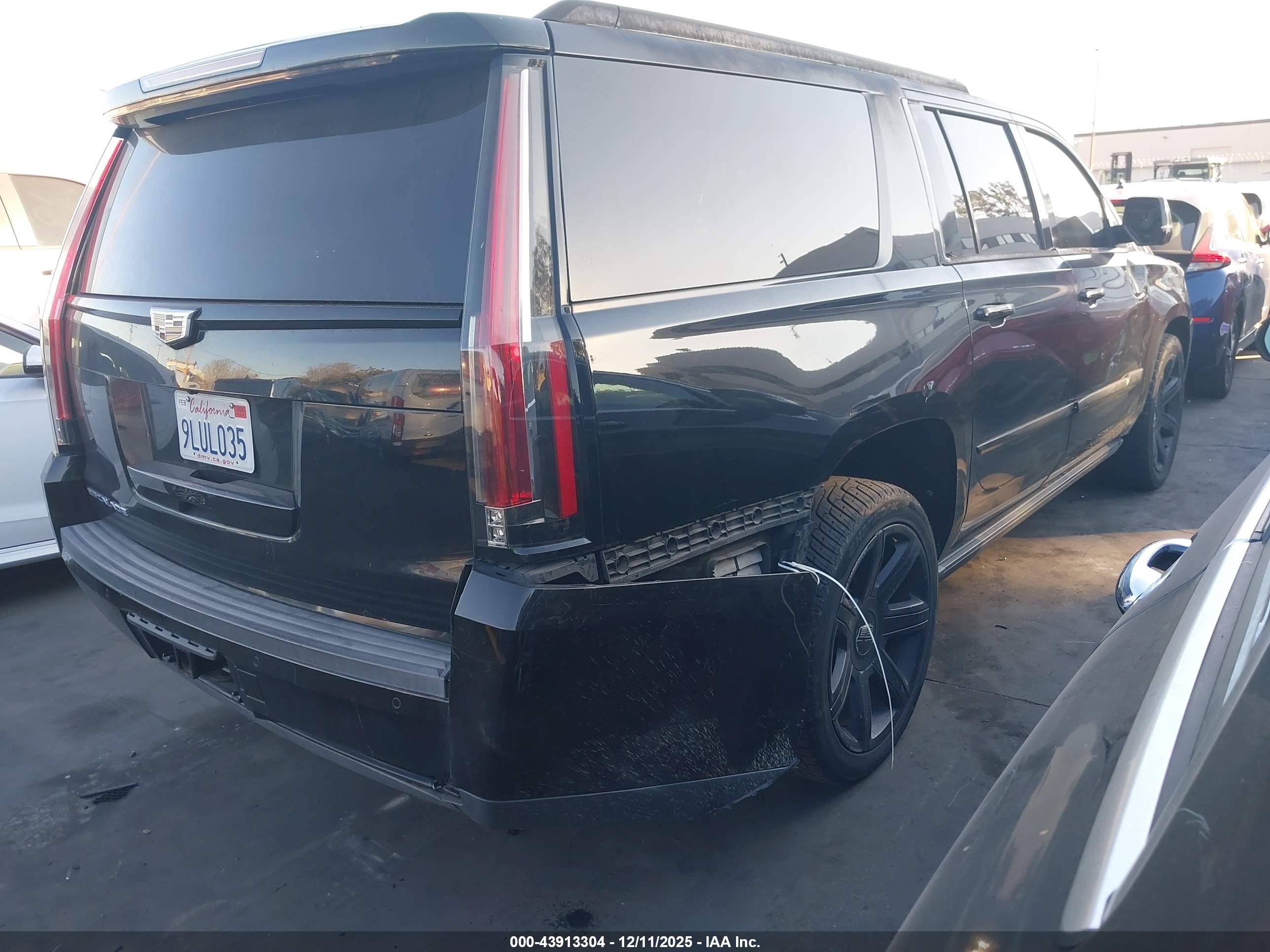 CADILLAC ESCALADE image 4