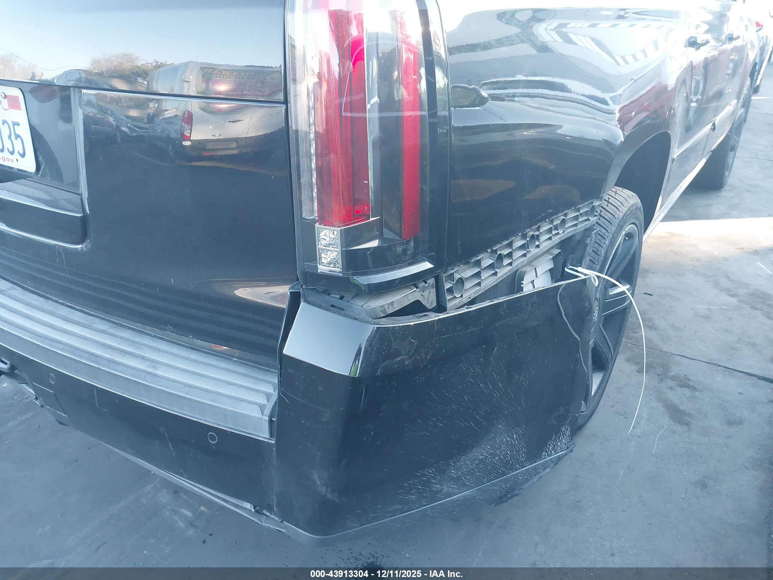 CADILLAC ESCALADE image 6
