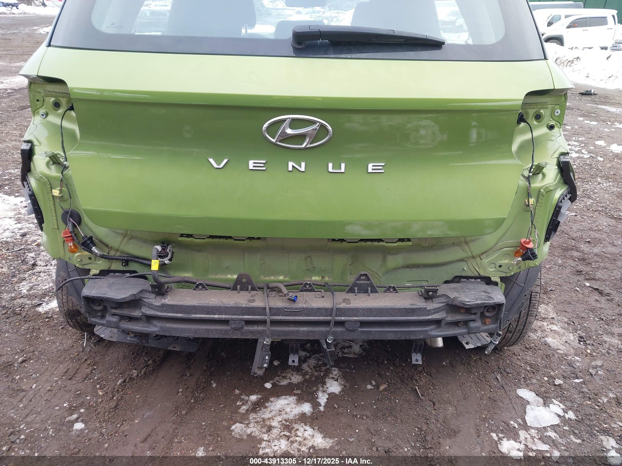 HYUNDAI VENUE image 6