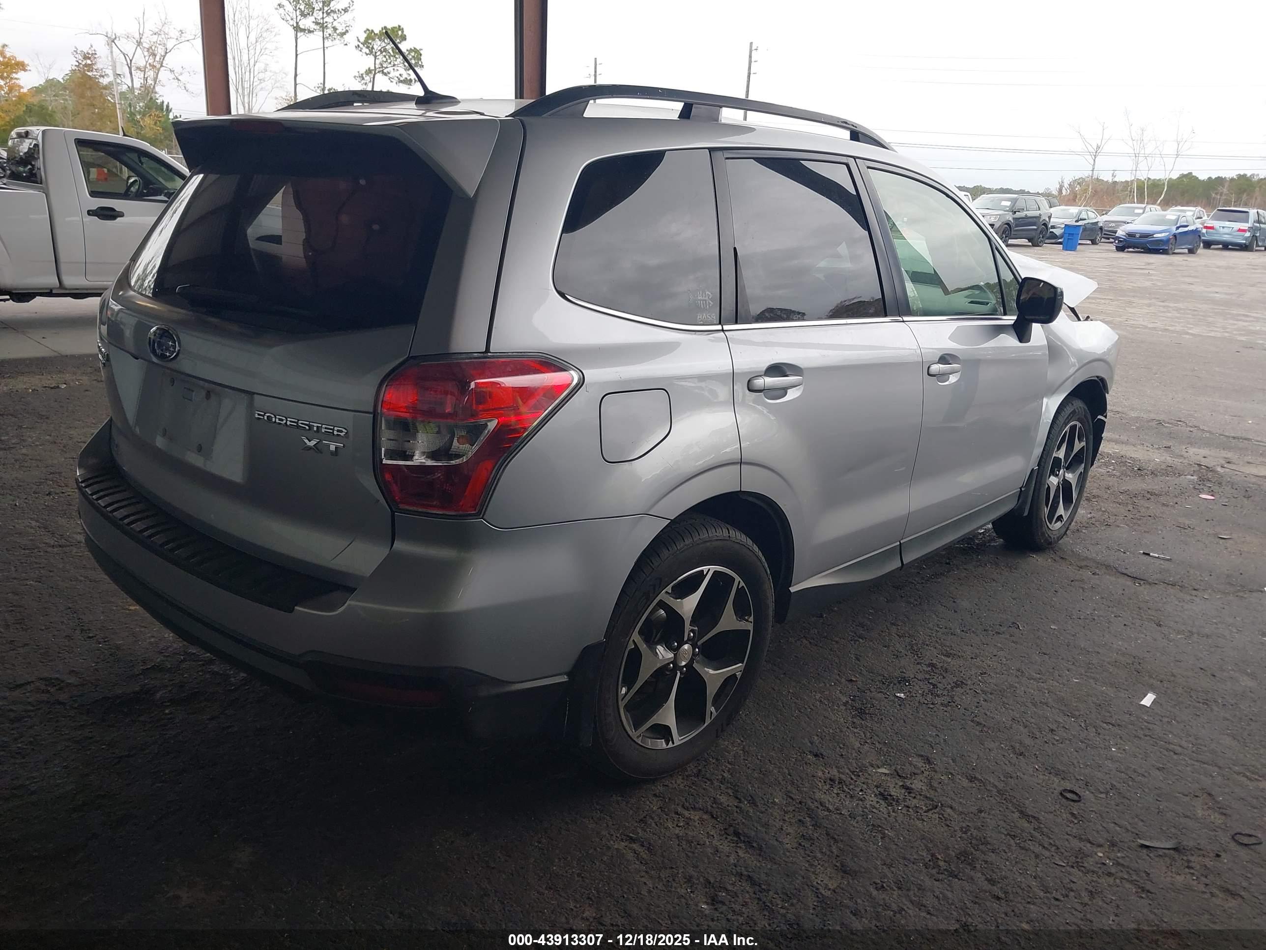 SUBARU FORESTER image 4