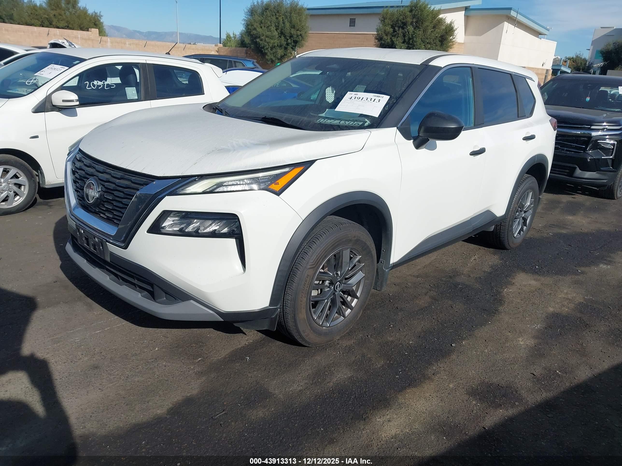 NISSAN ROGUE image 2