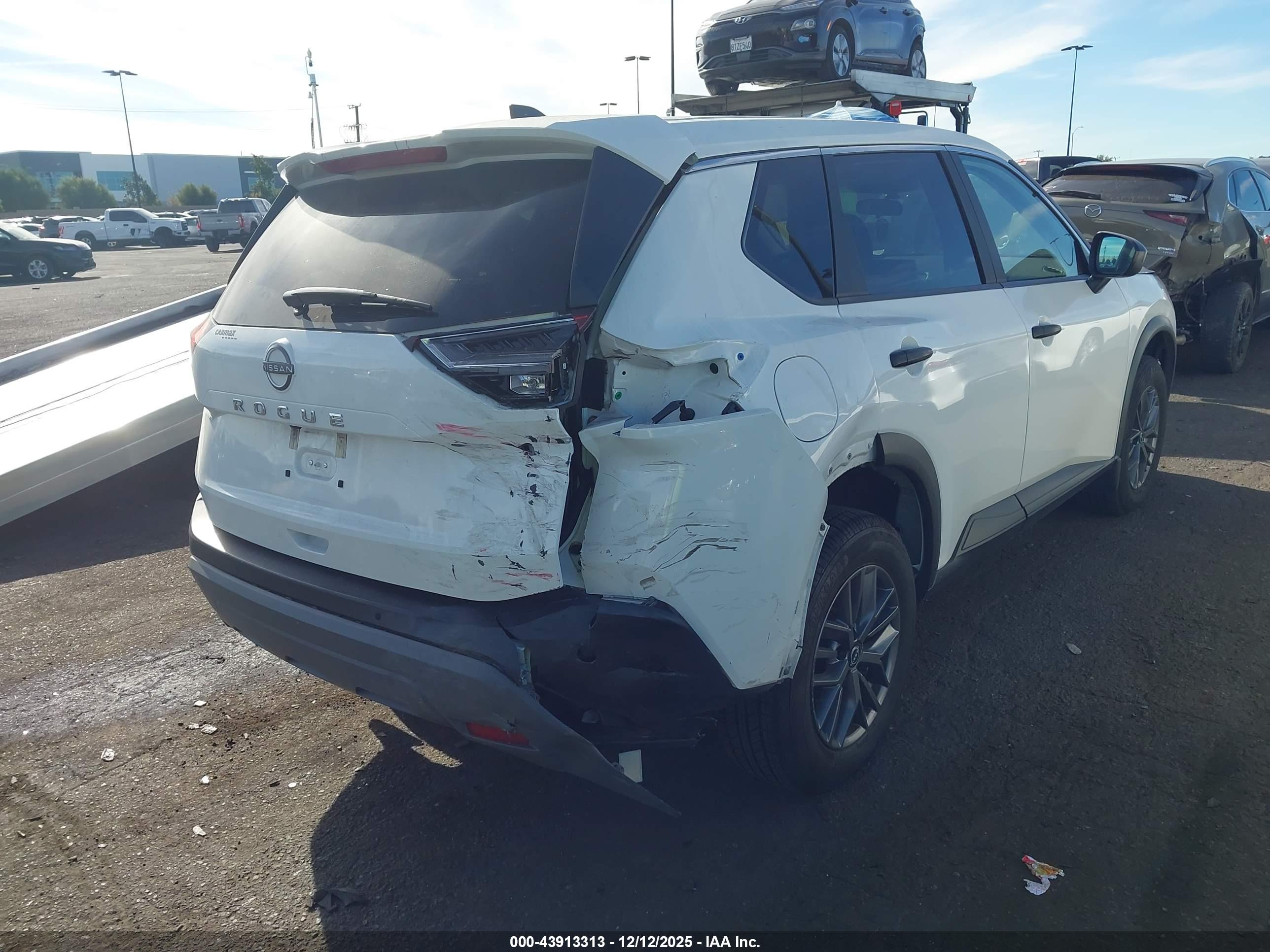 NISSAN ROGUE image 4