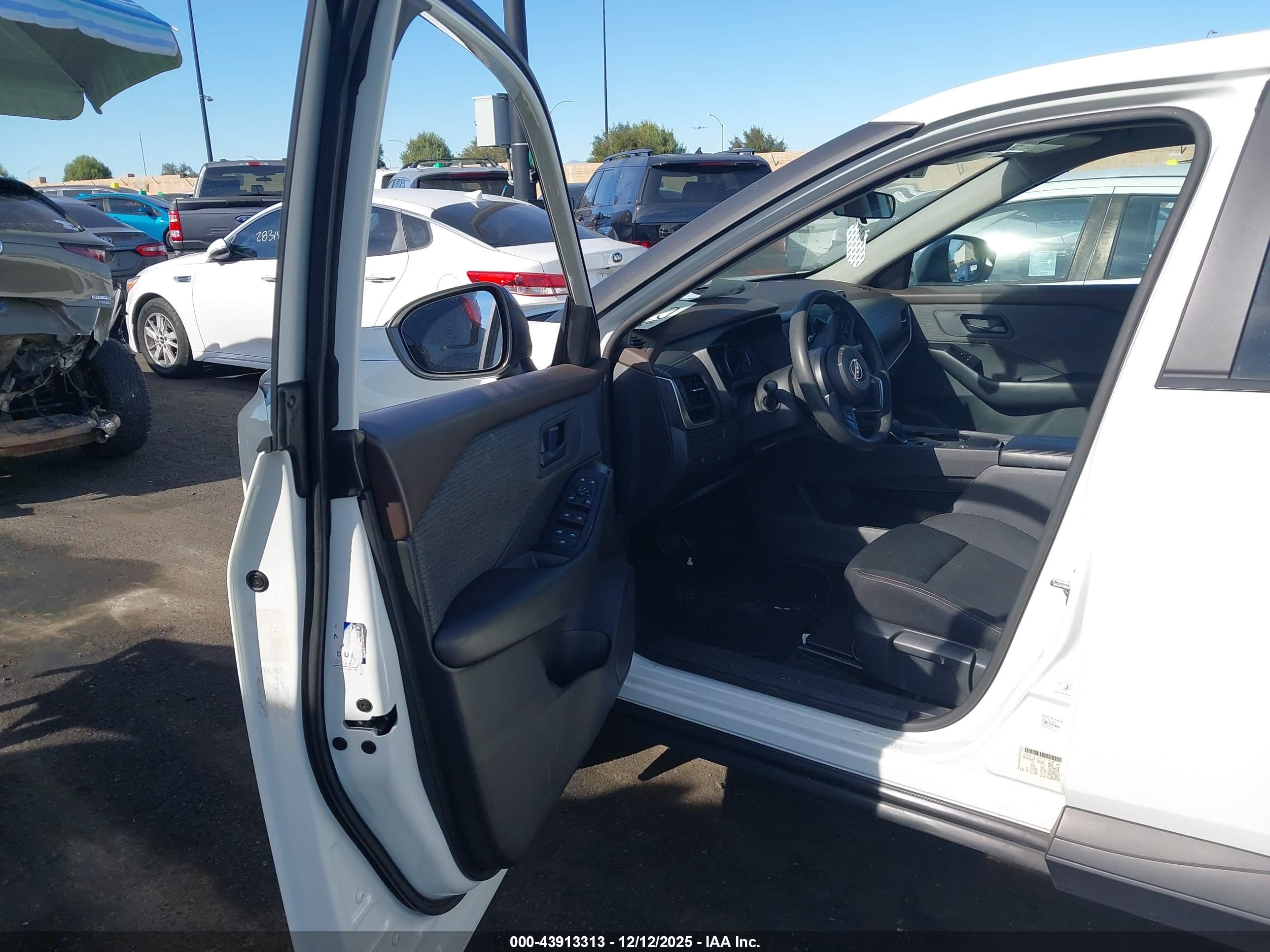 NISSAN ROGUE image 5