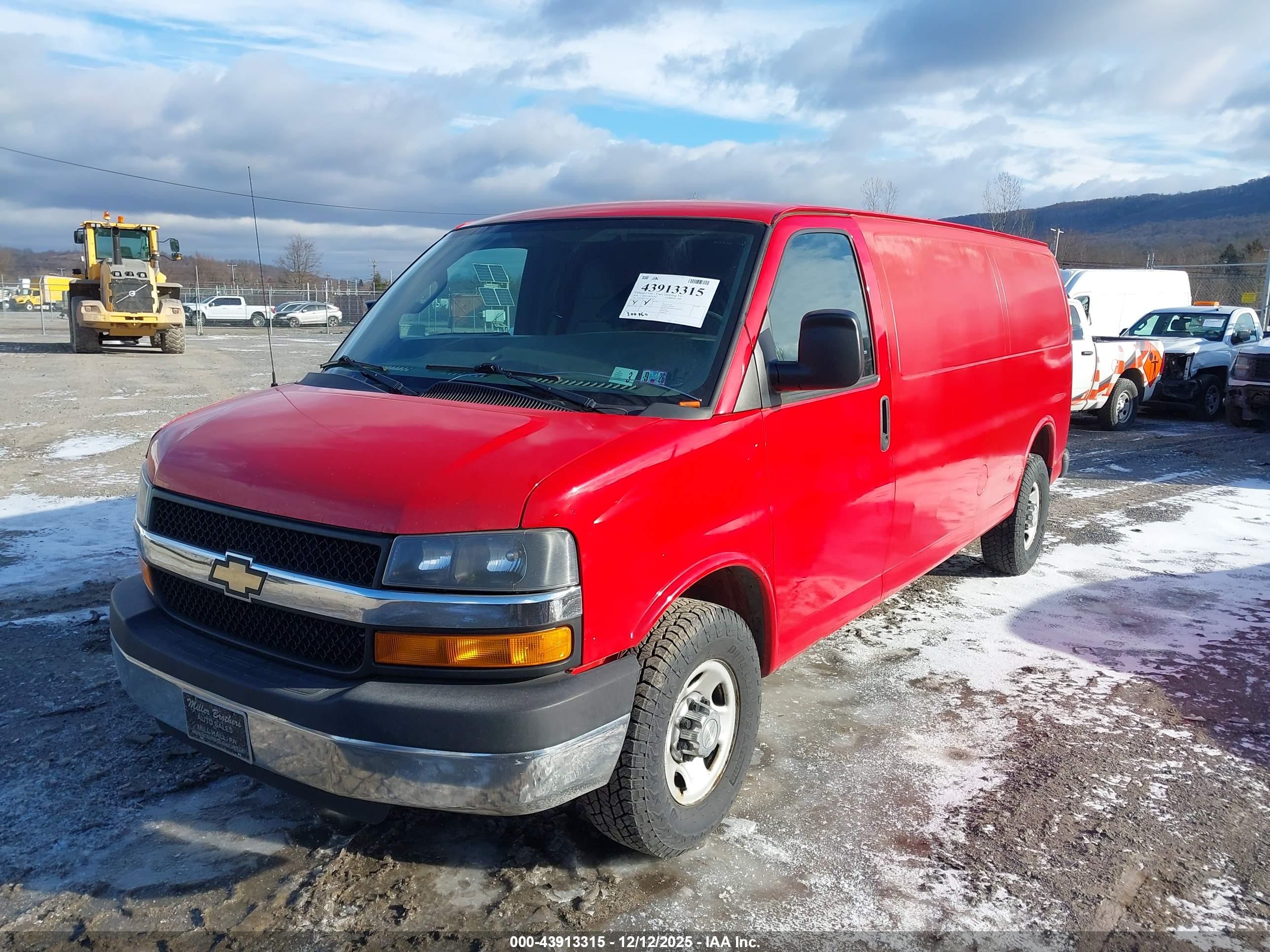 CHEVROLET EXPRESS image 2