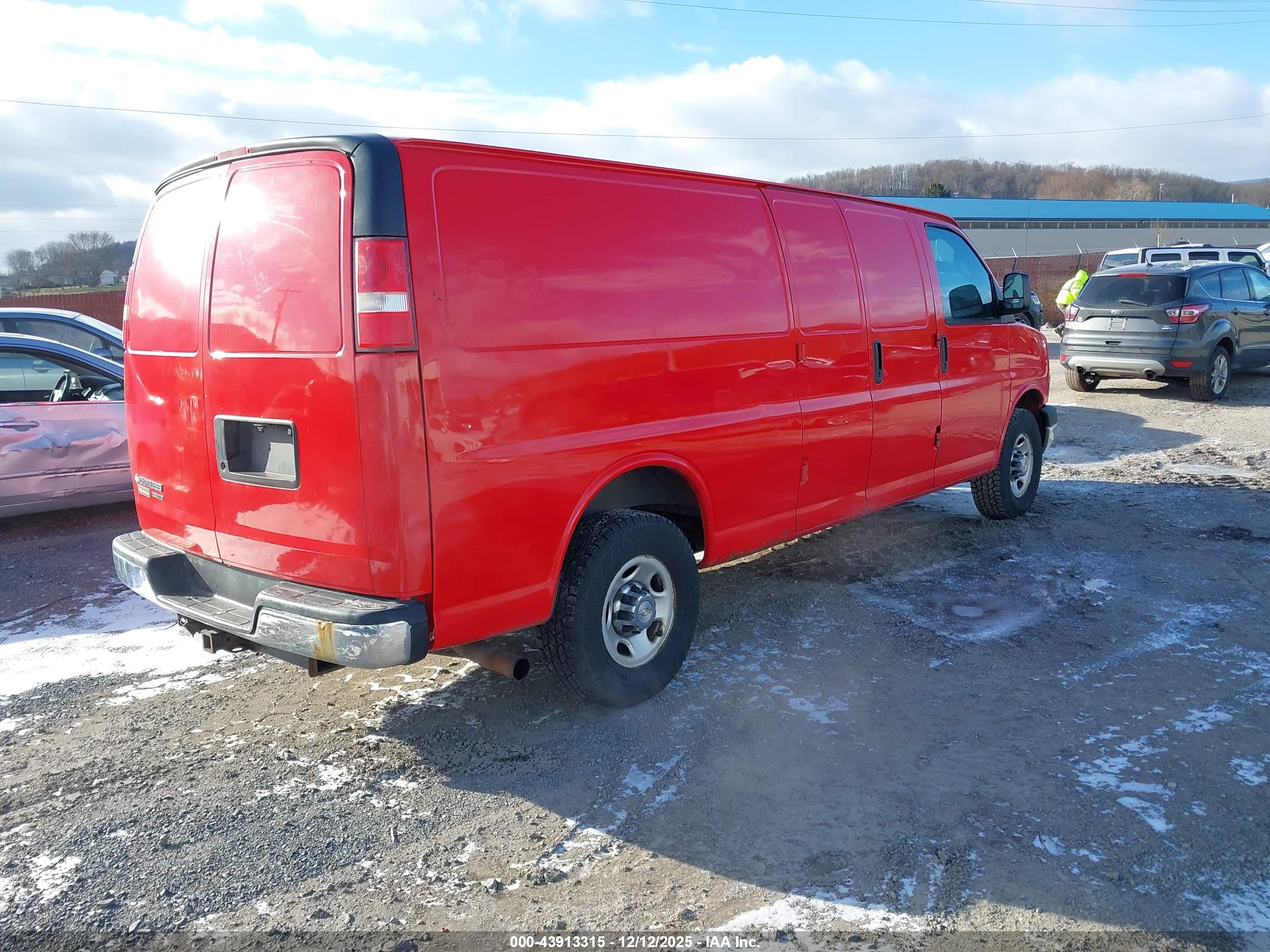 CHEVROLET EXPRESS image 4