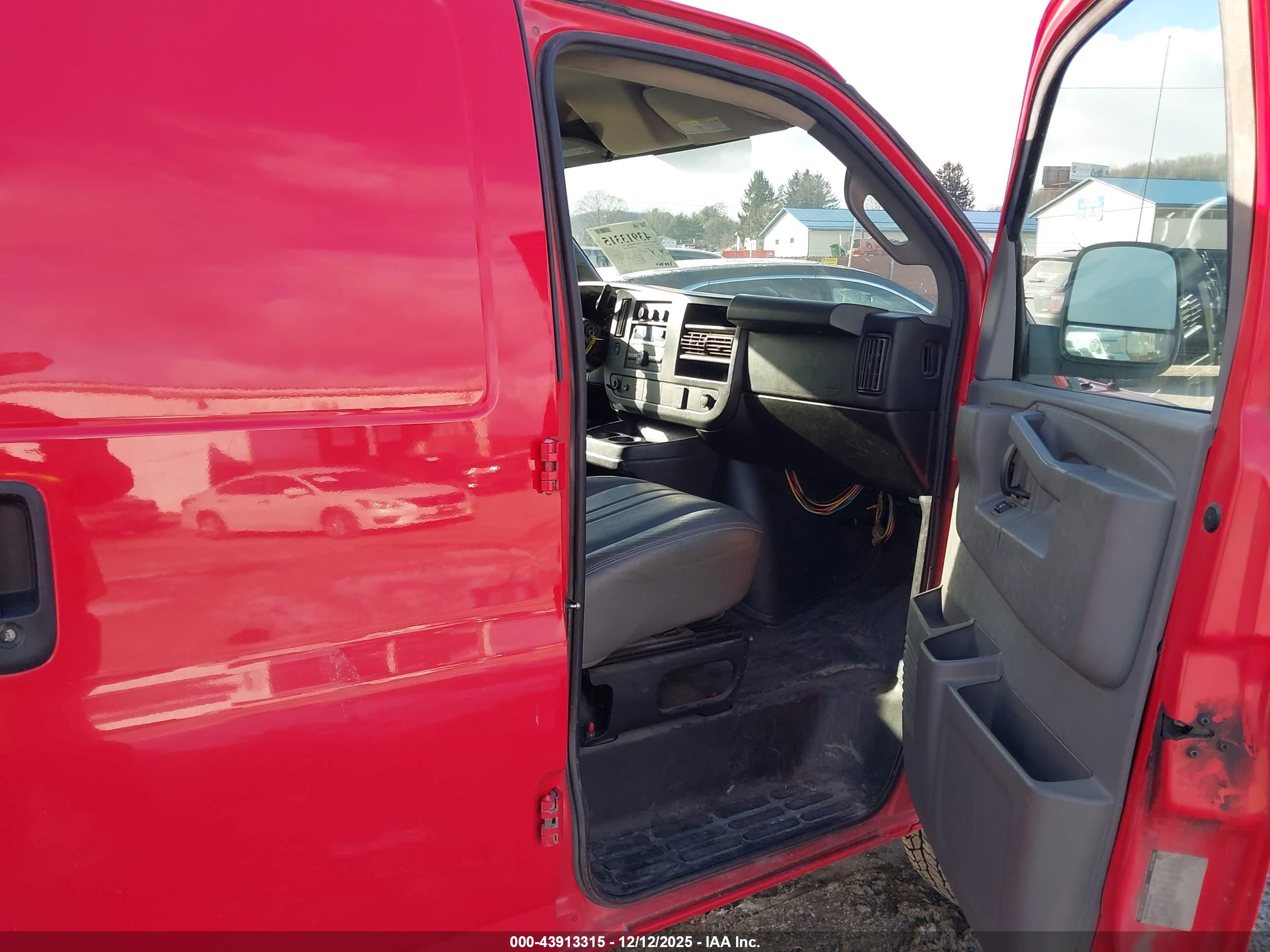 CHEVROLET EXPRESS image 5