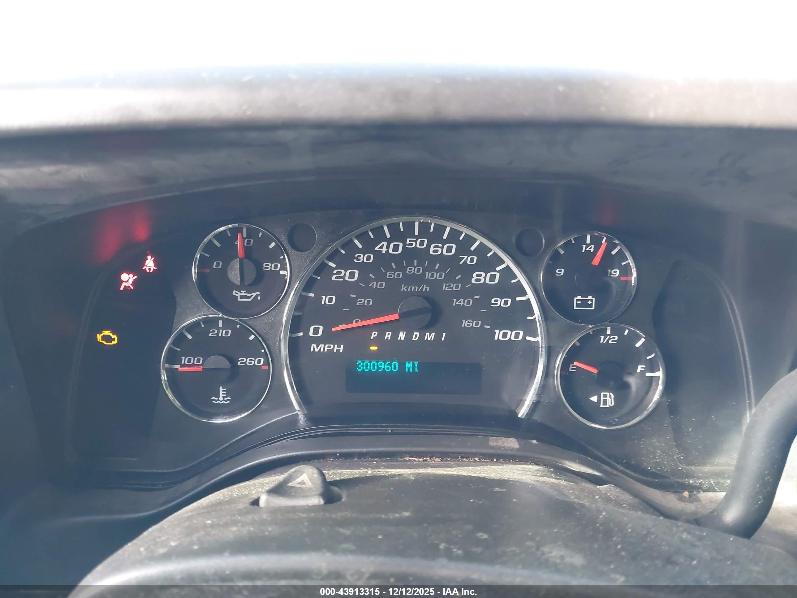 CHEVROLET EXPRESS image 7