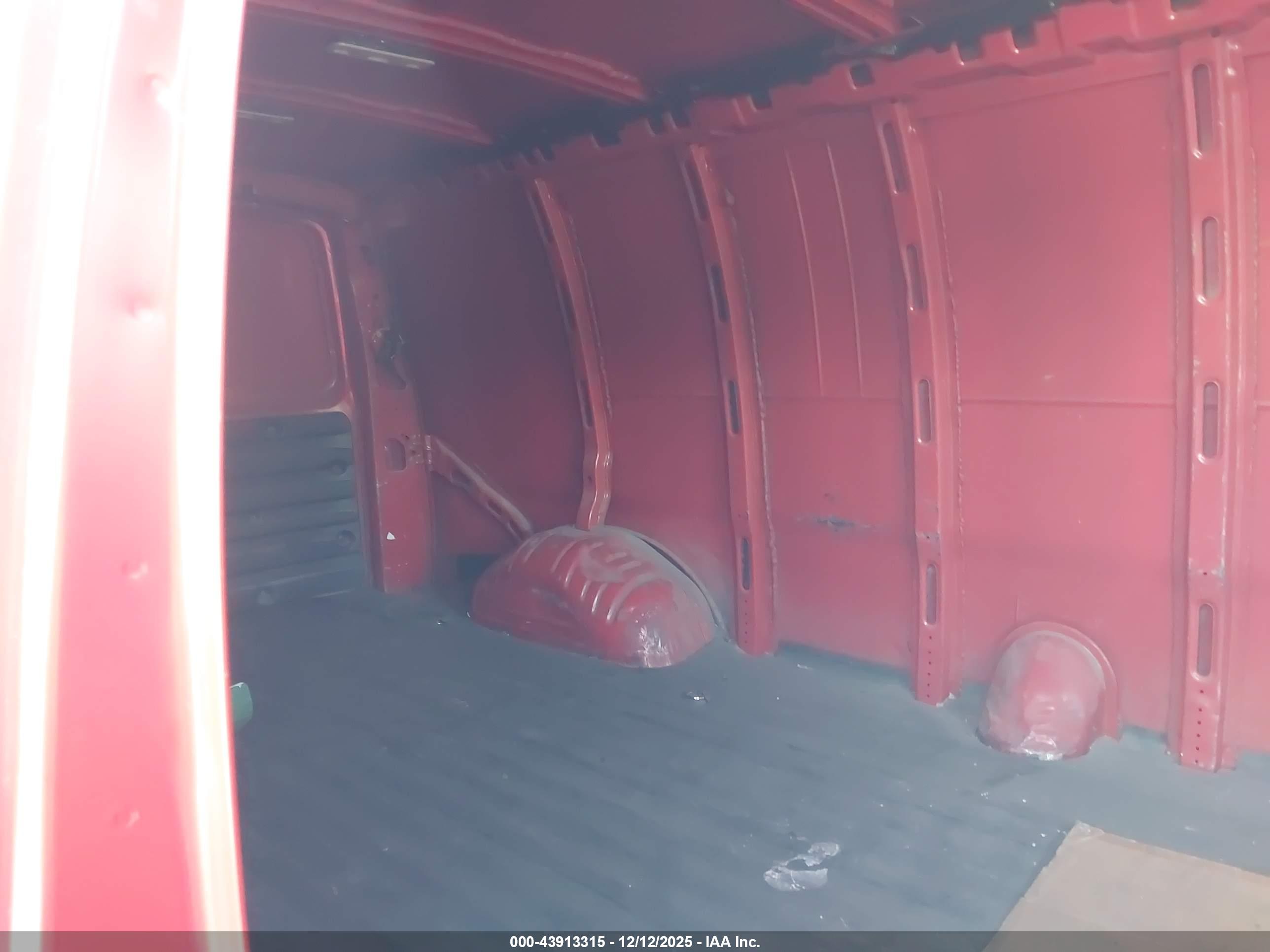 CHEVROLET EXPRESS image 8