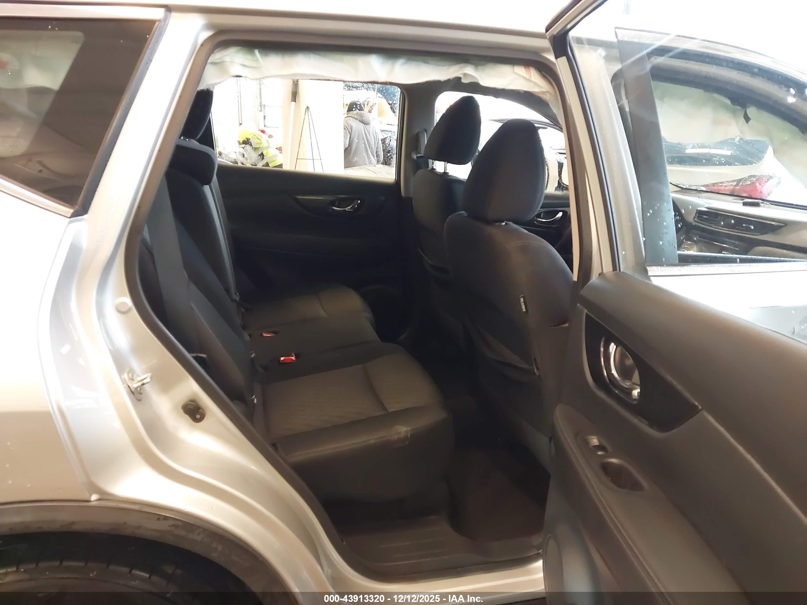 NISSAN ROGUE image 8
