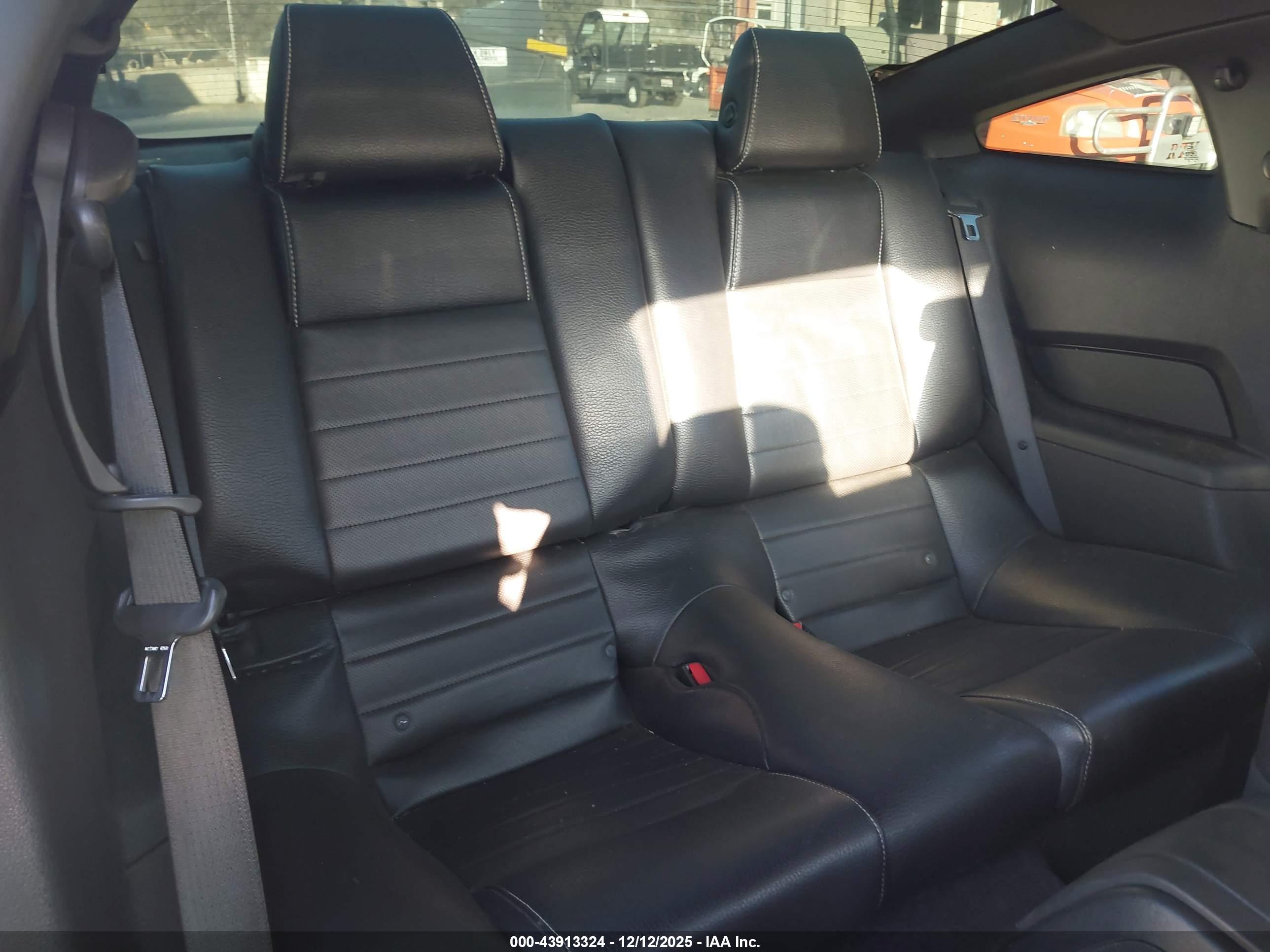 FORD MUSTANG image 8
