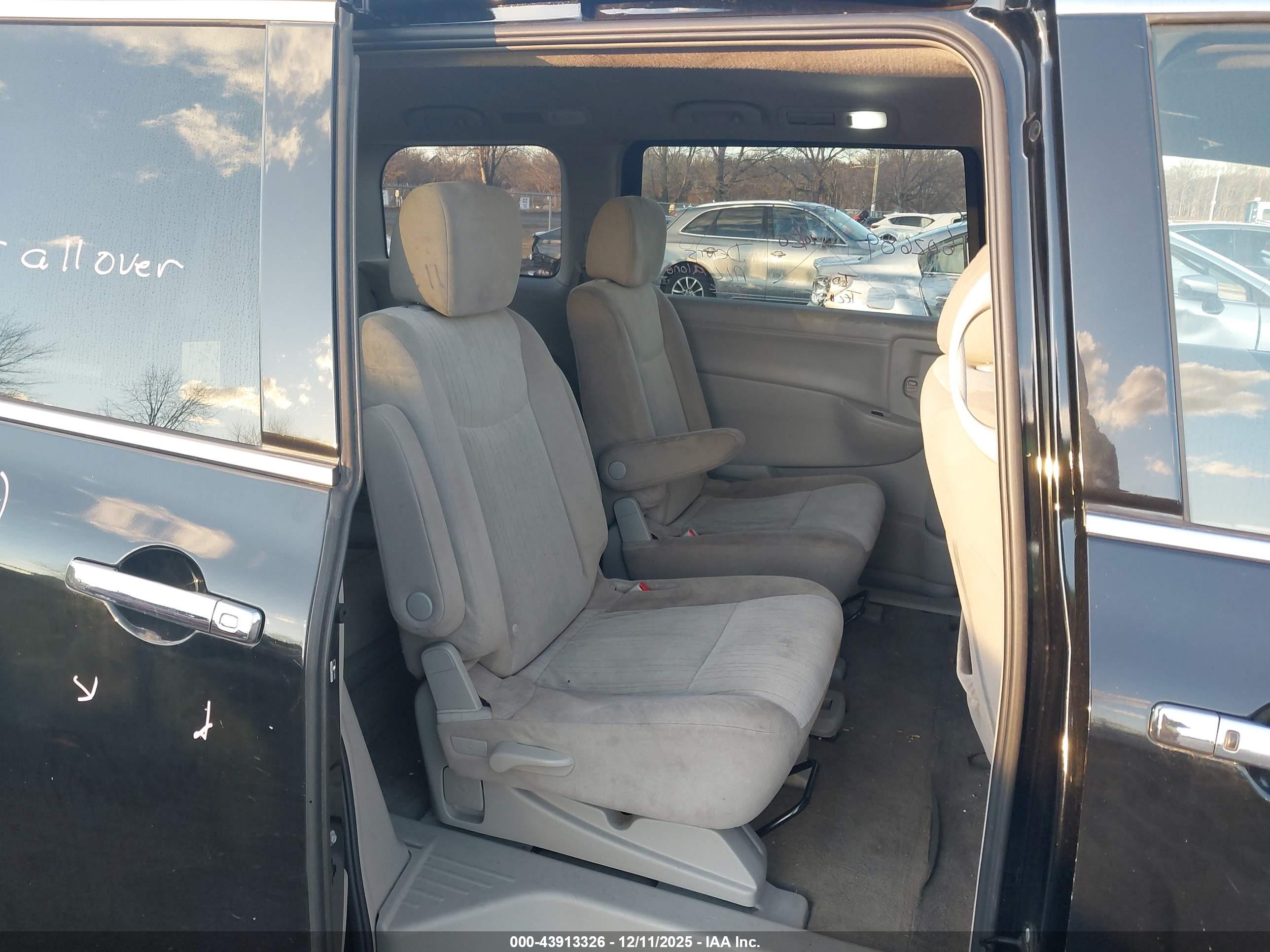 NISSAN QUEST image 8