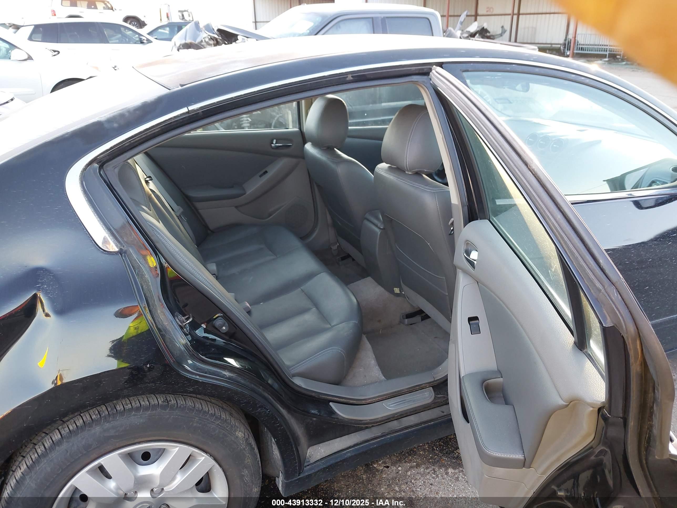 NISSAN ALTIMA image 8