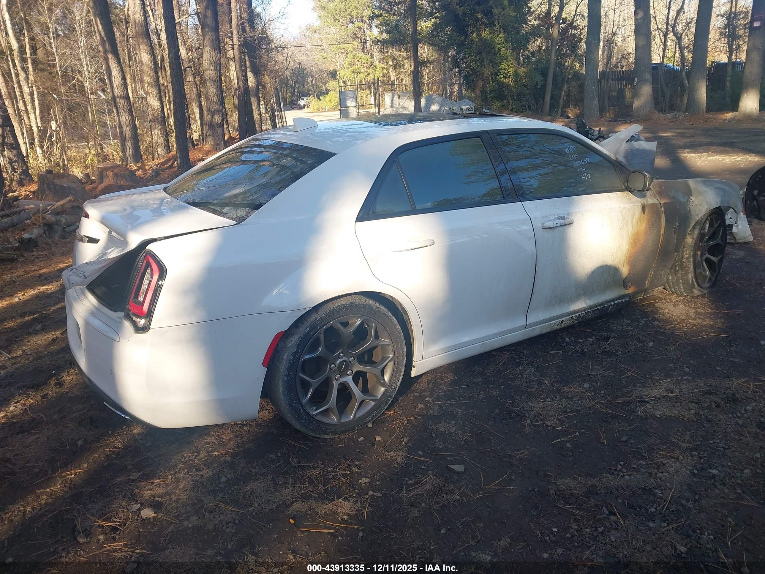 CHRYSLER 300 image 4