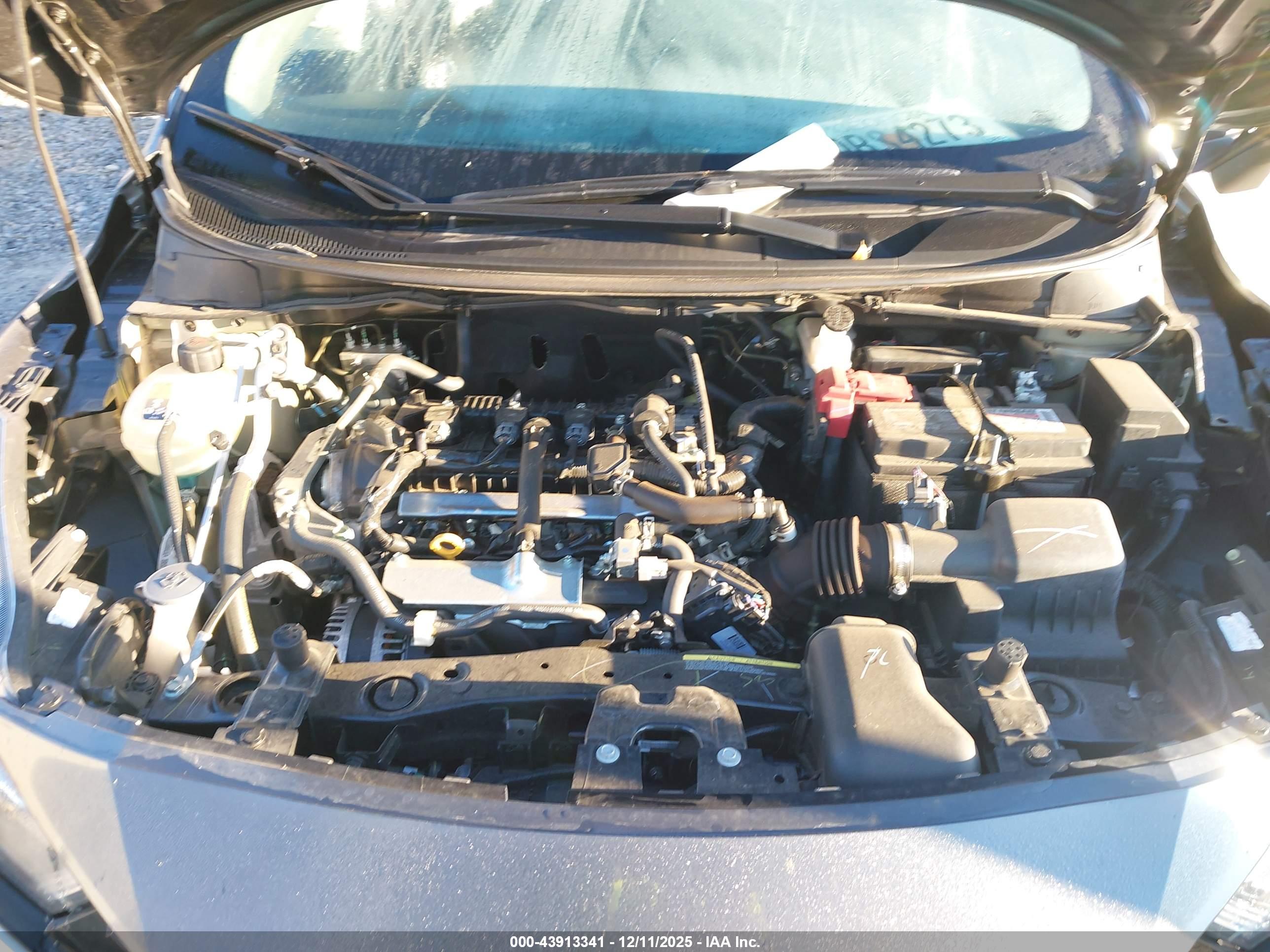 NISSAN VERSA image 10