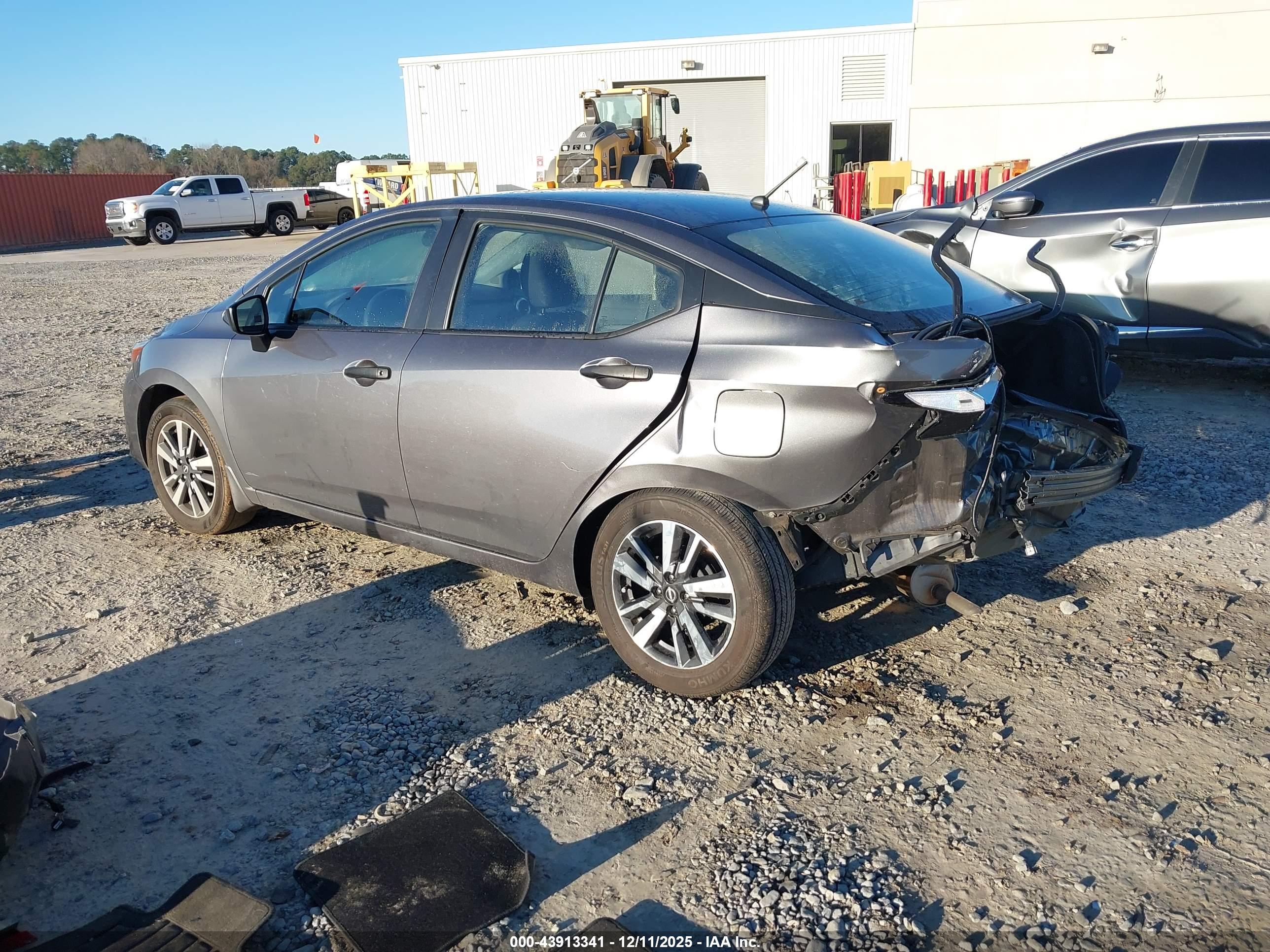 NISSAN VERSA image 3