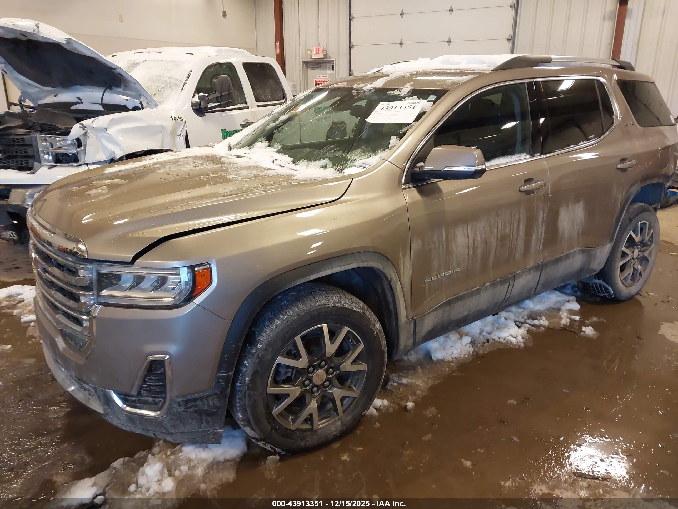 GMC ACADIA image 2