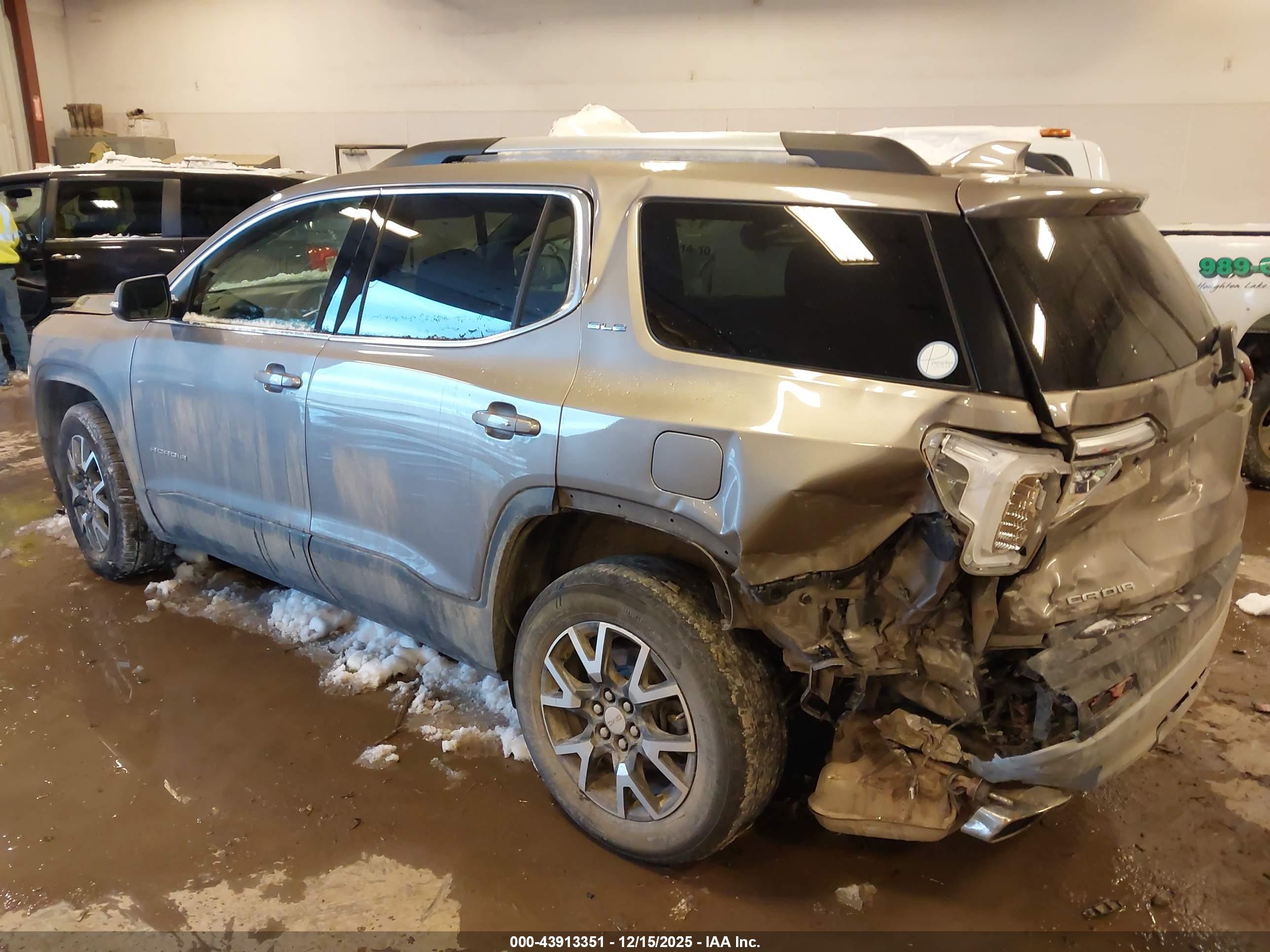 GMC ACADIA image 3