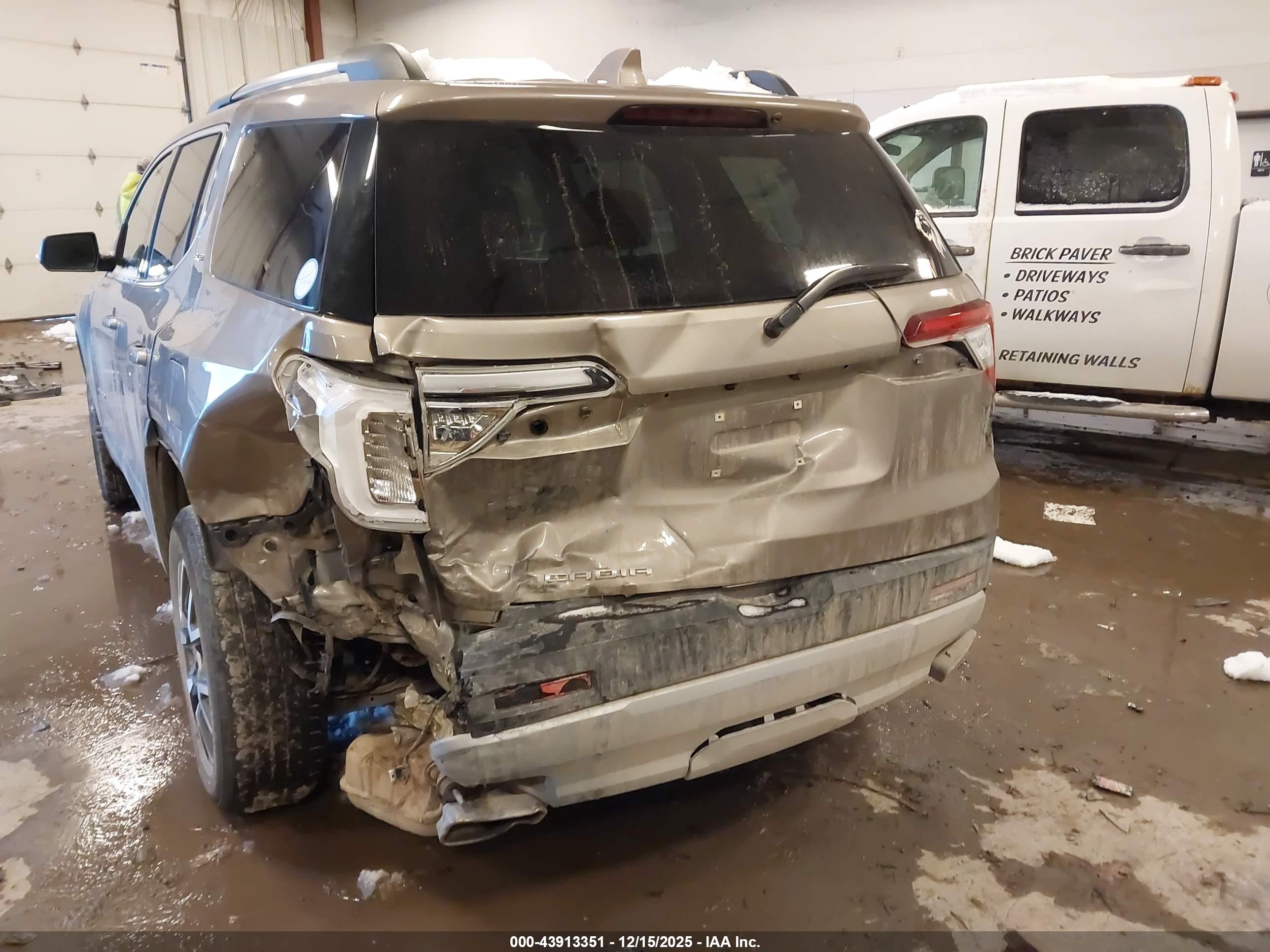 GMC ACADIA image 6