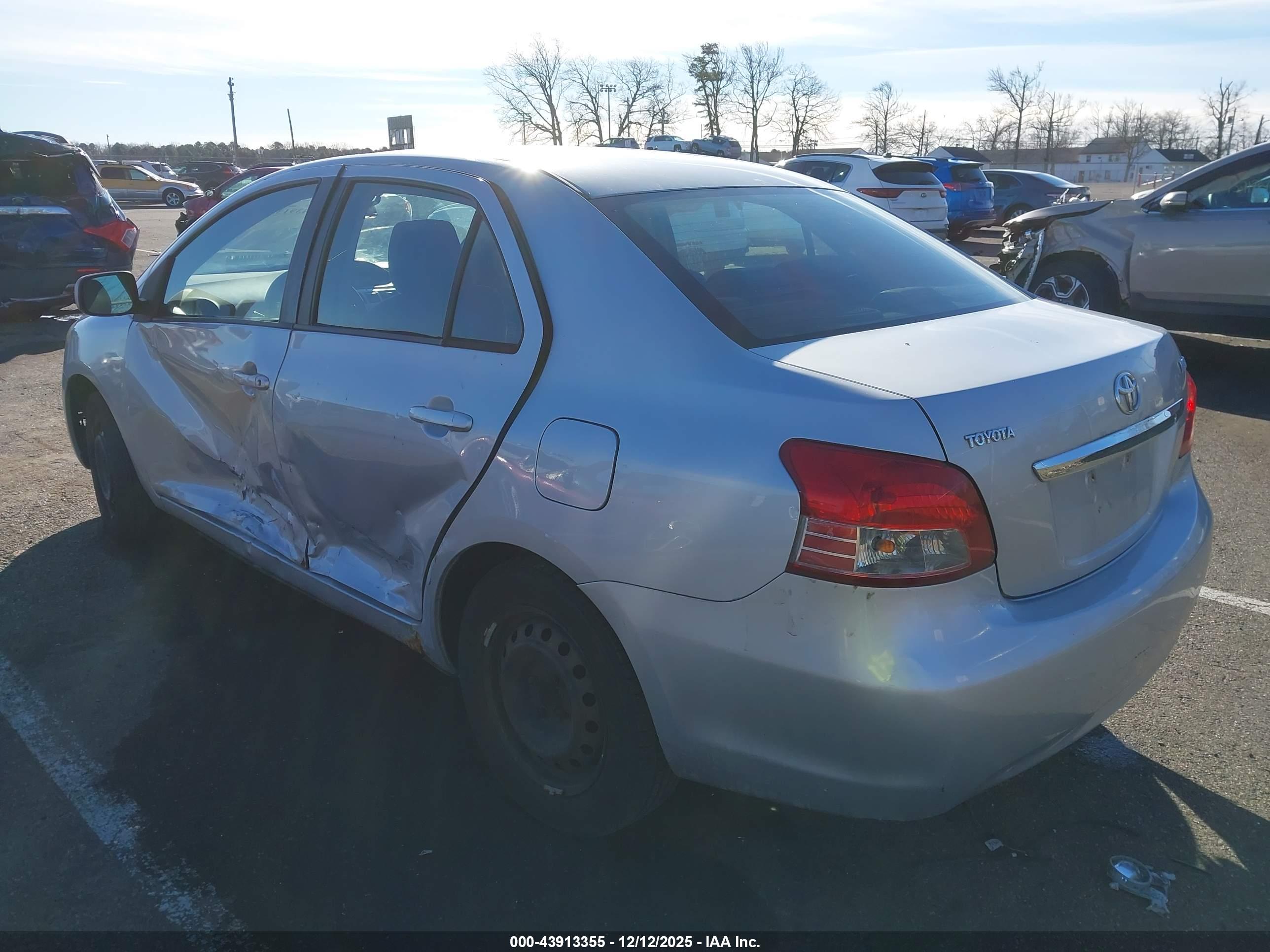 TOYOTA YARIS image 3