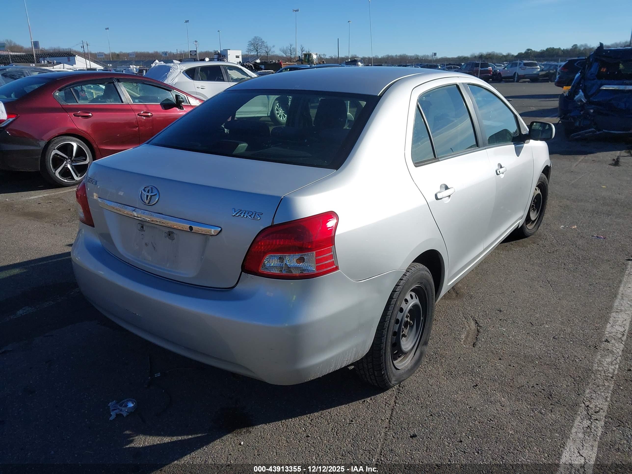 TOYOTA YARIS image 4
