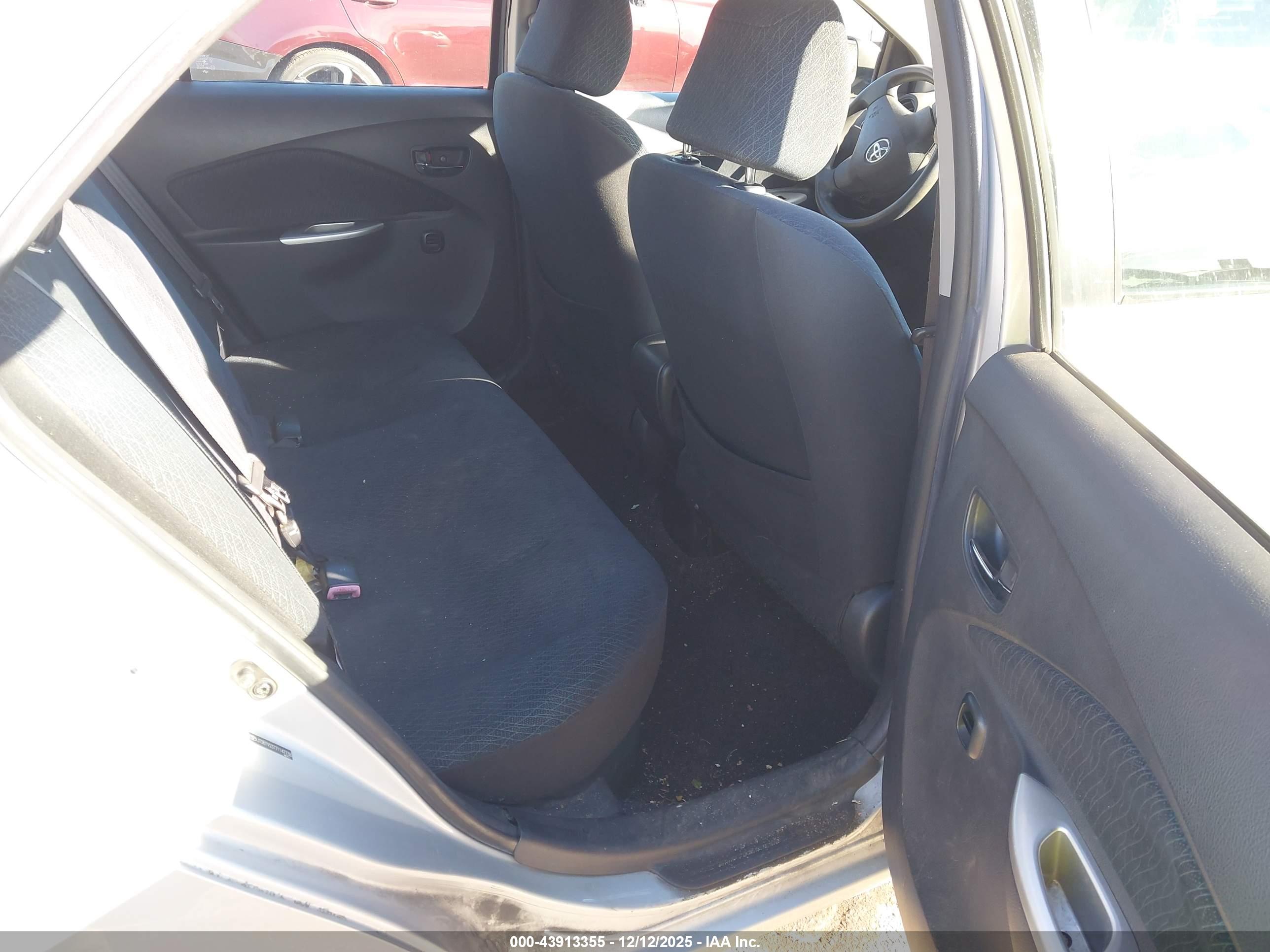 TOYOTA YARIS image 8