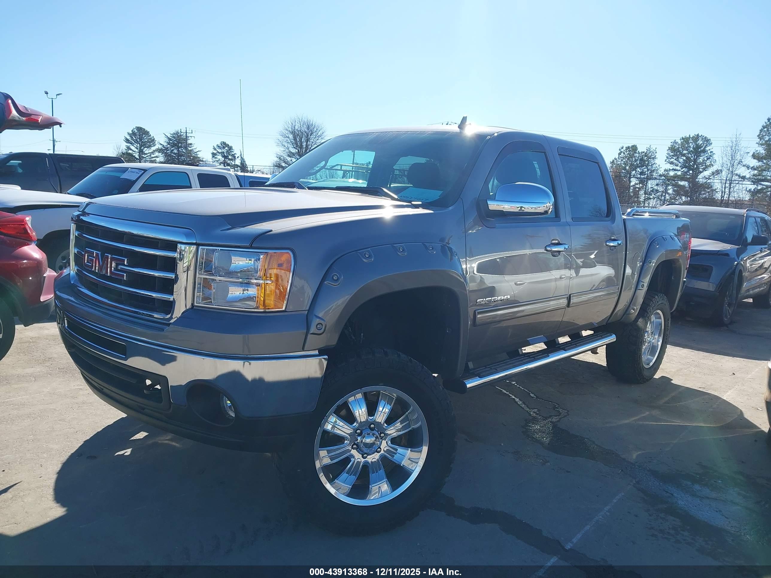 GMC SIERRA image 2