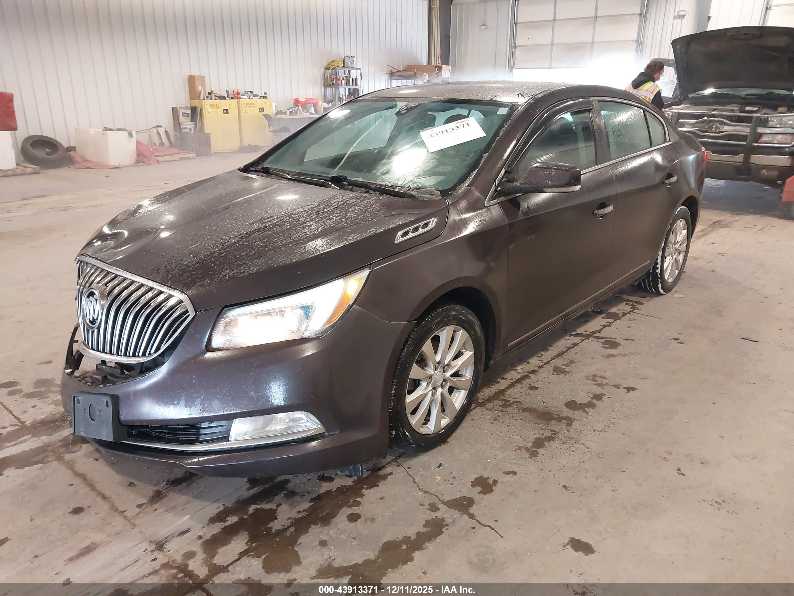 BUICK LACROSSE image 2