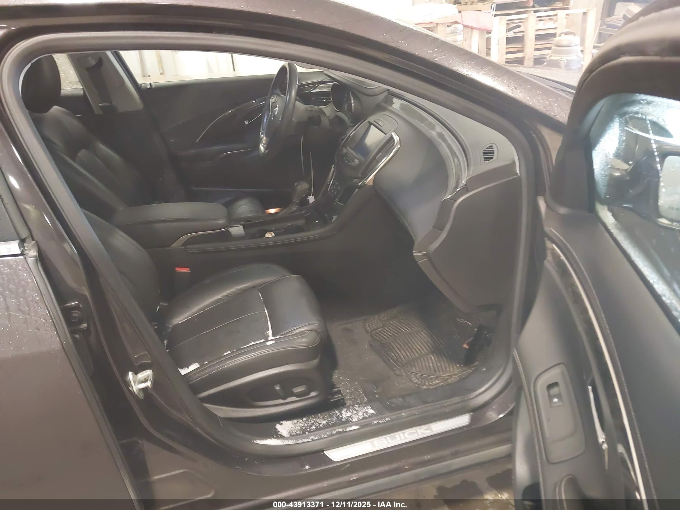BUICK LACROSSE image 5