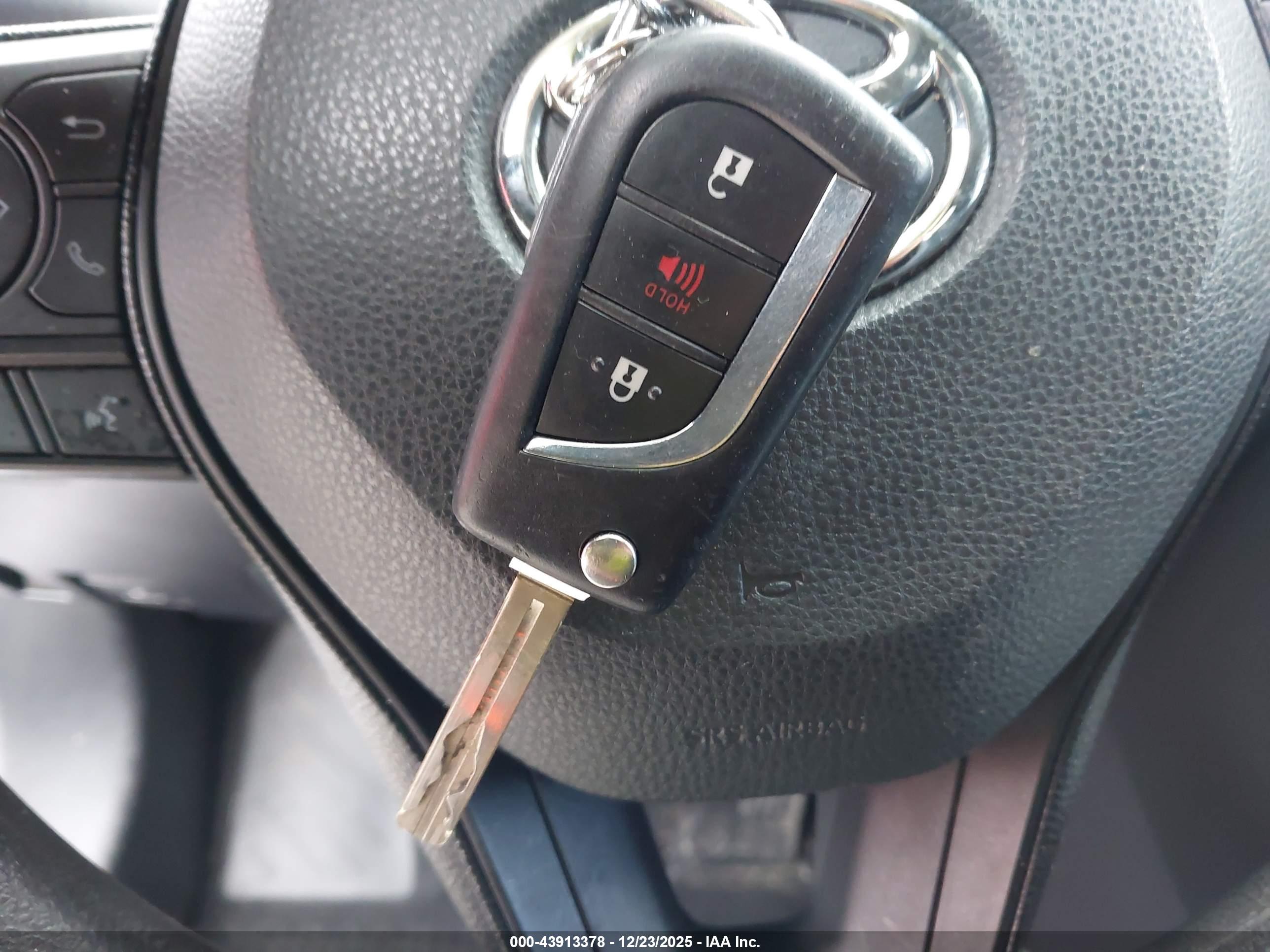 TOYOTA RAV4 image 11