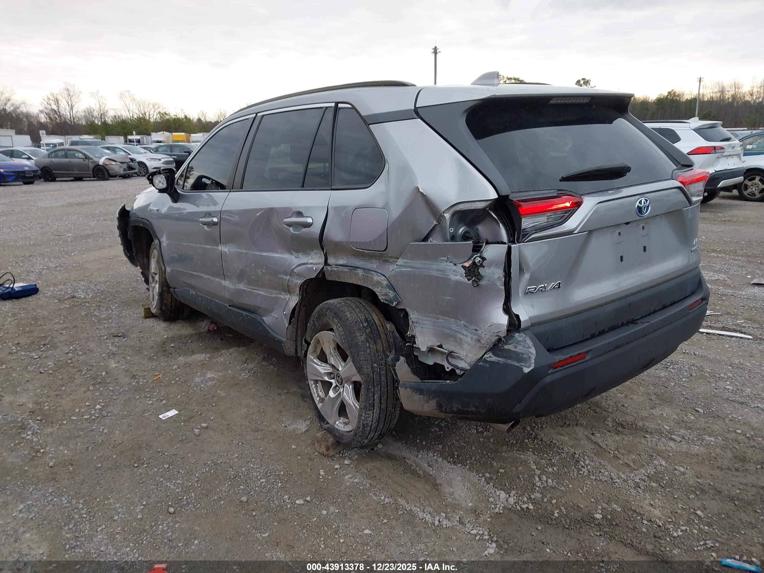 TOYOTA RAV4 image 3