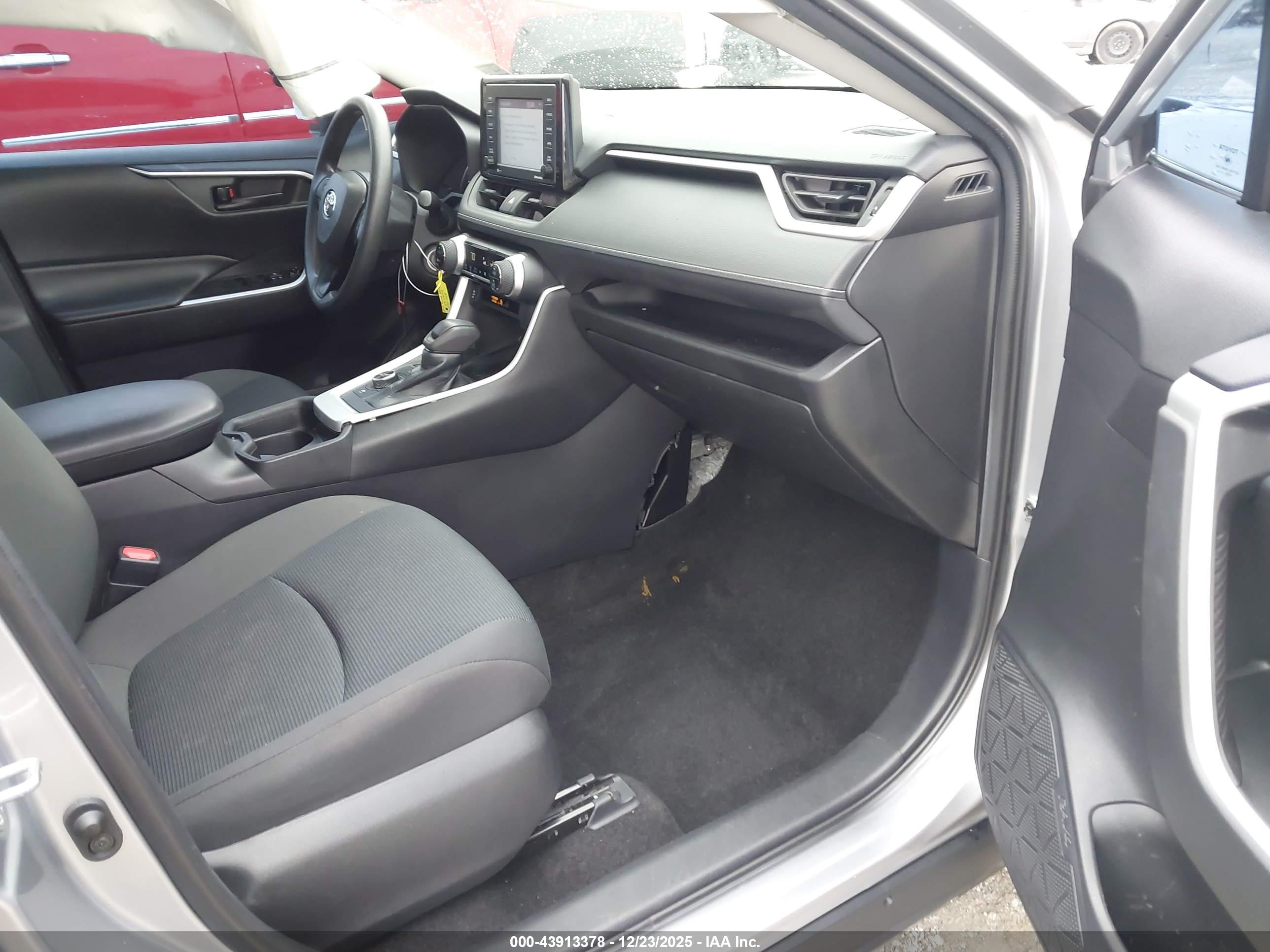 TOYOTA RAV4 image 5