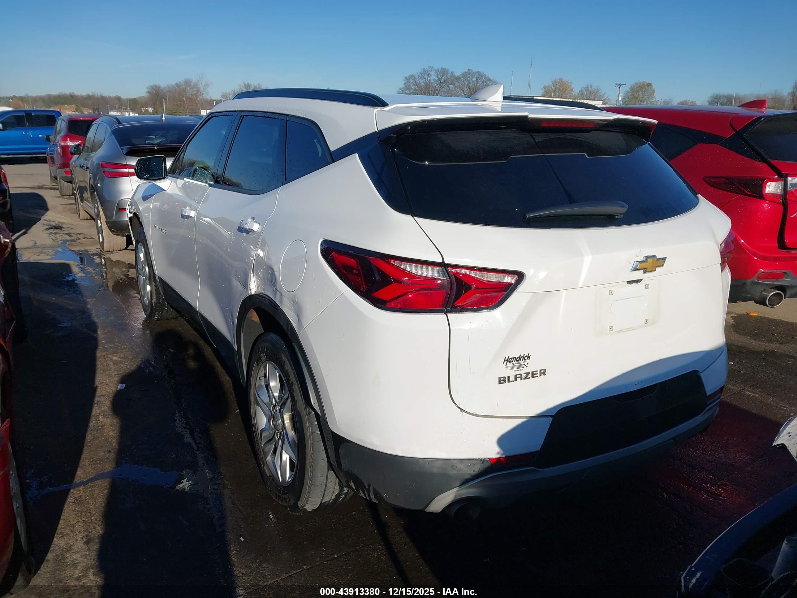 CHEVROLET BLAZER image 3