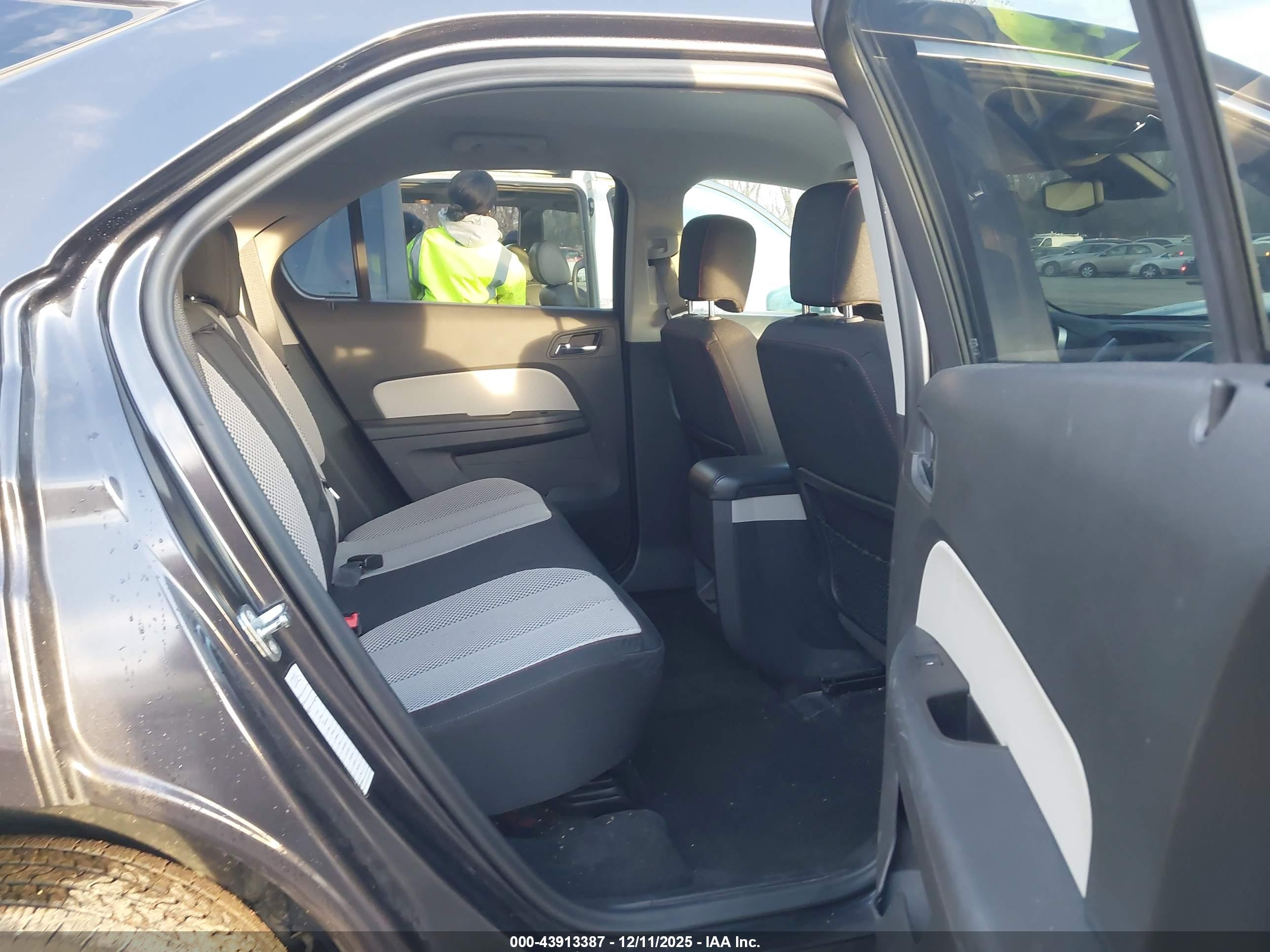 CHEVROLET EQUINOX image 8