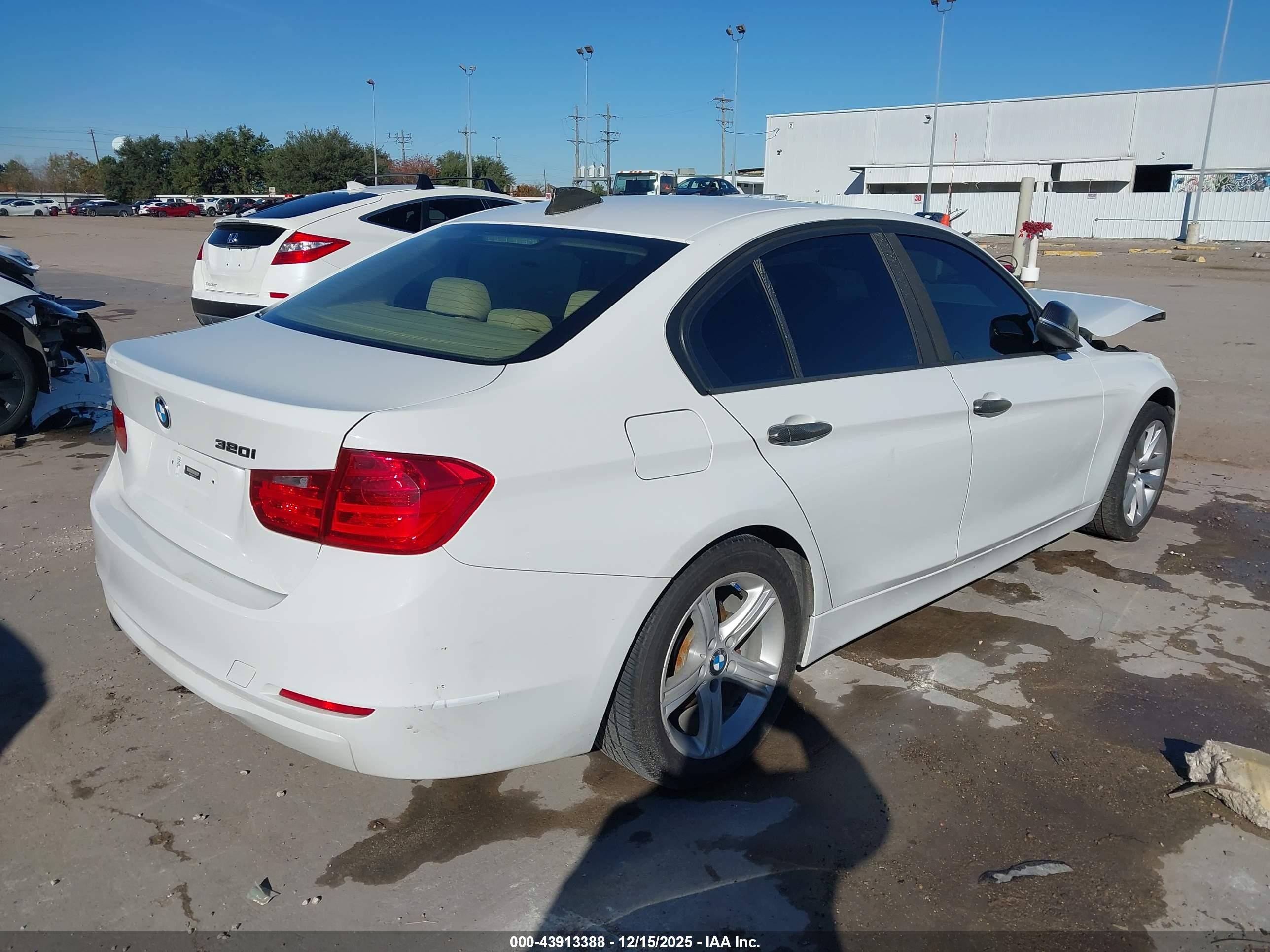 BMW 320I image 4