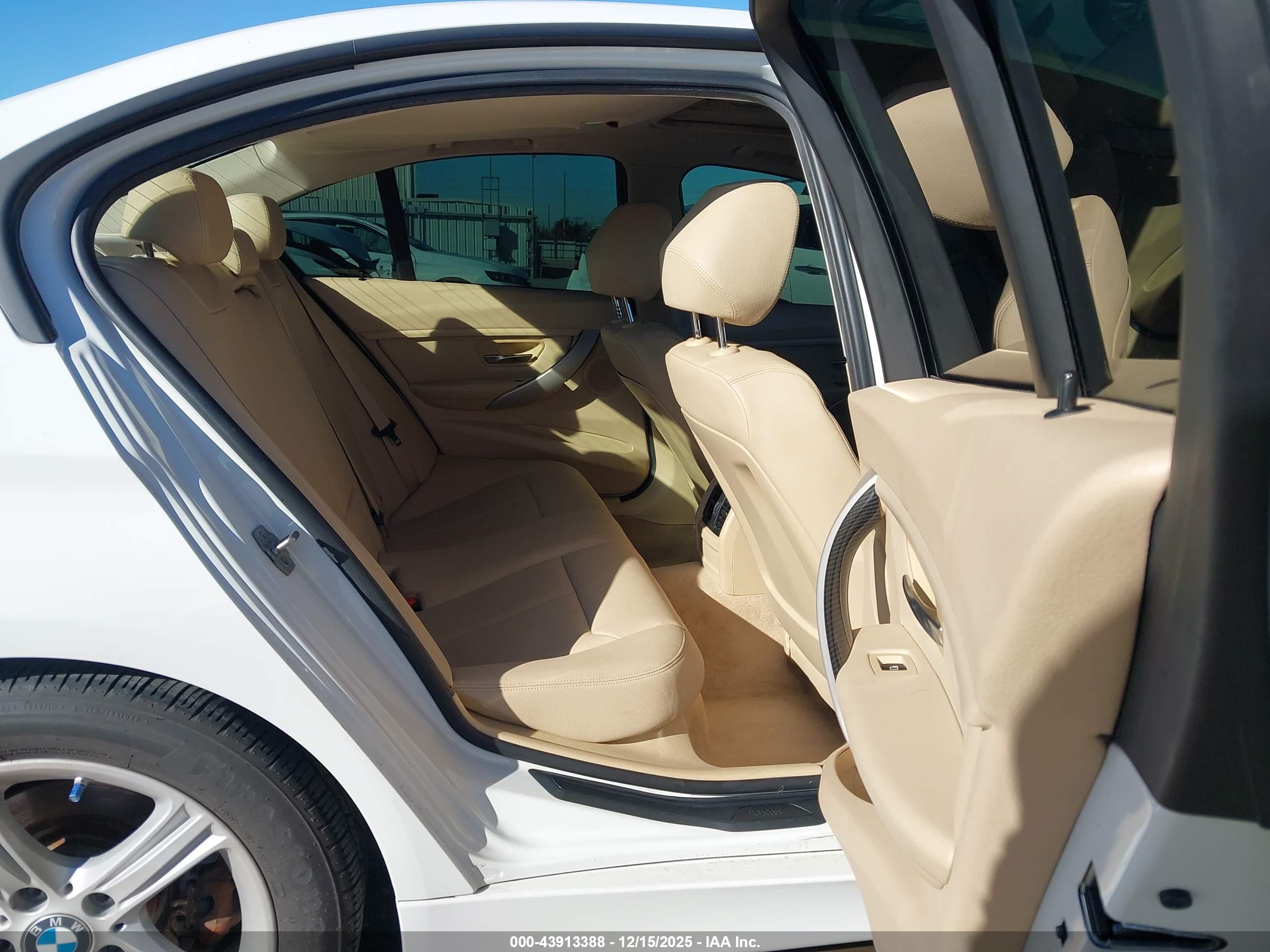 BMW 320I image 8