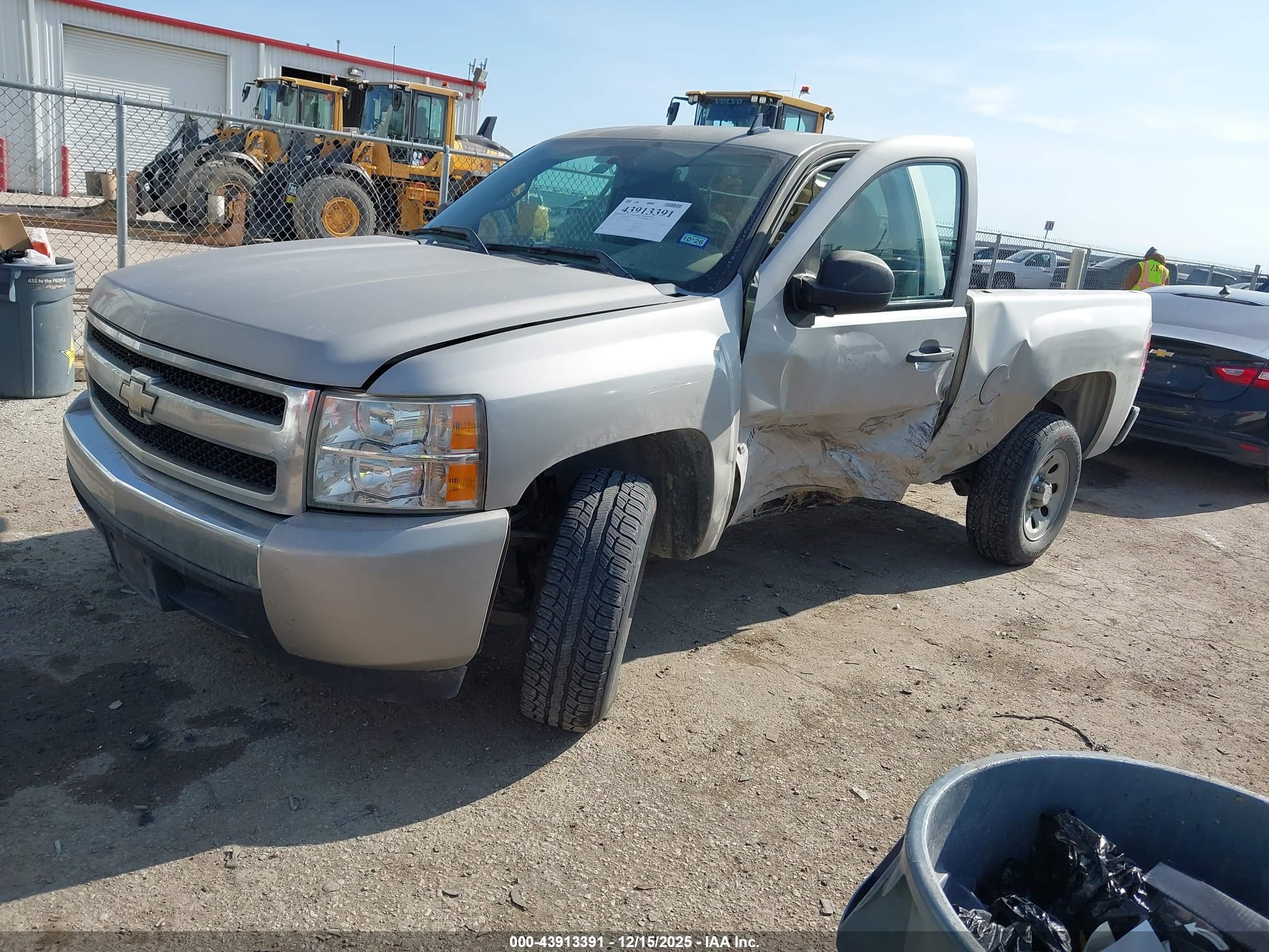 CHEVROLET SILVERADO image 2