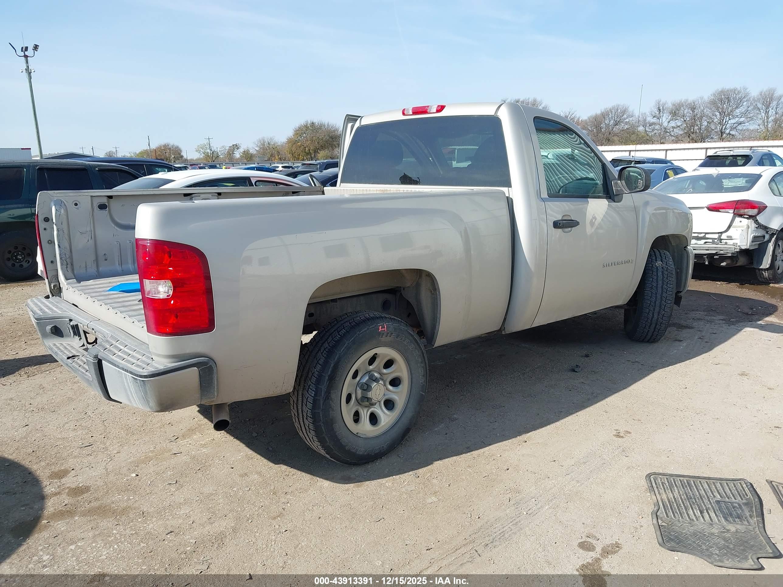 CHEVROLET SILVERADO image 4