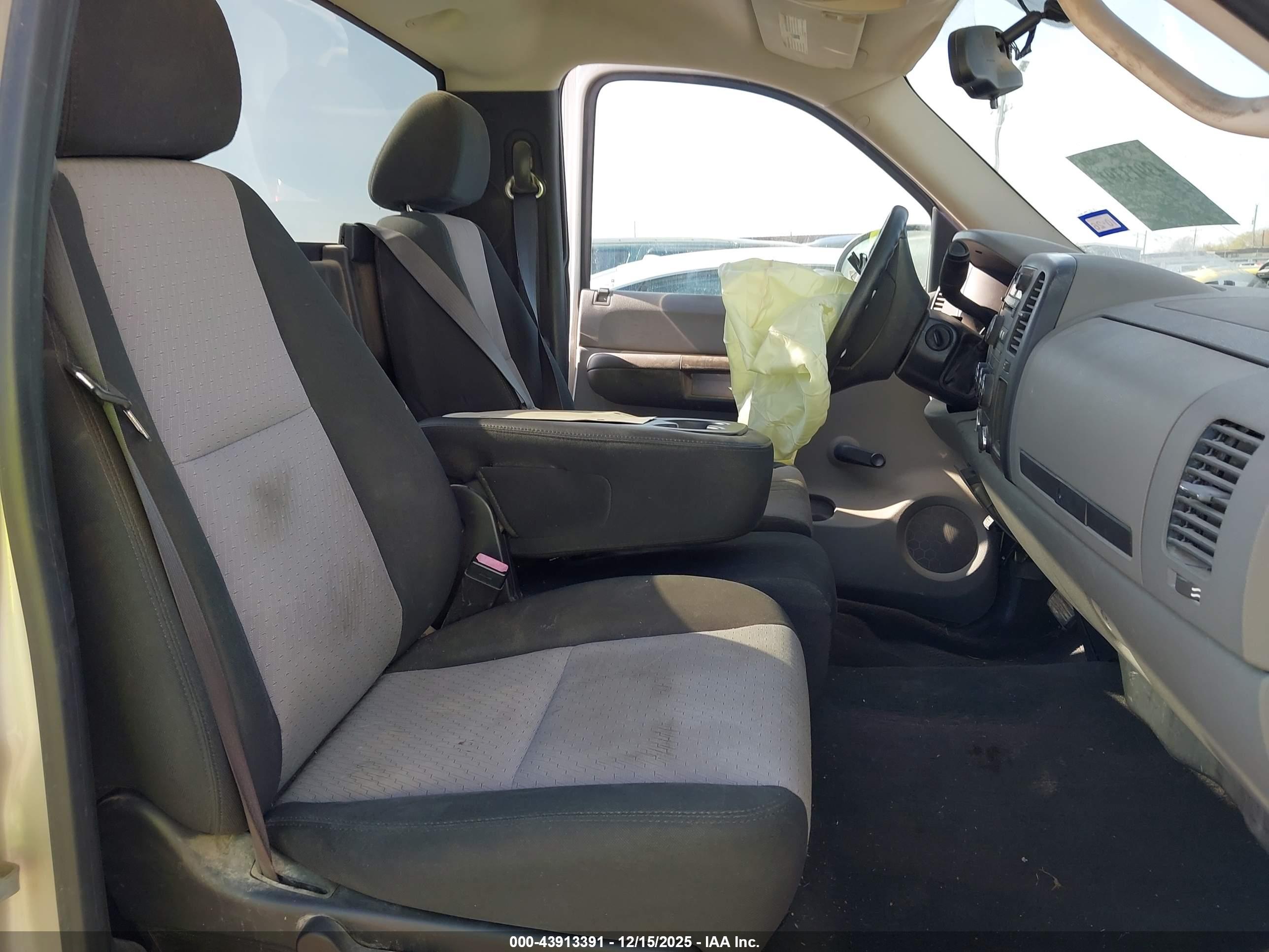 CHEVROLET SILVERADO image 5