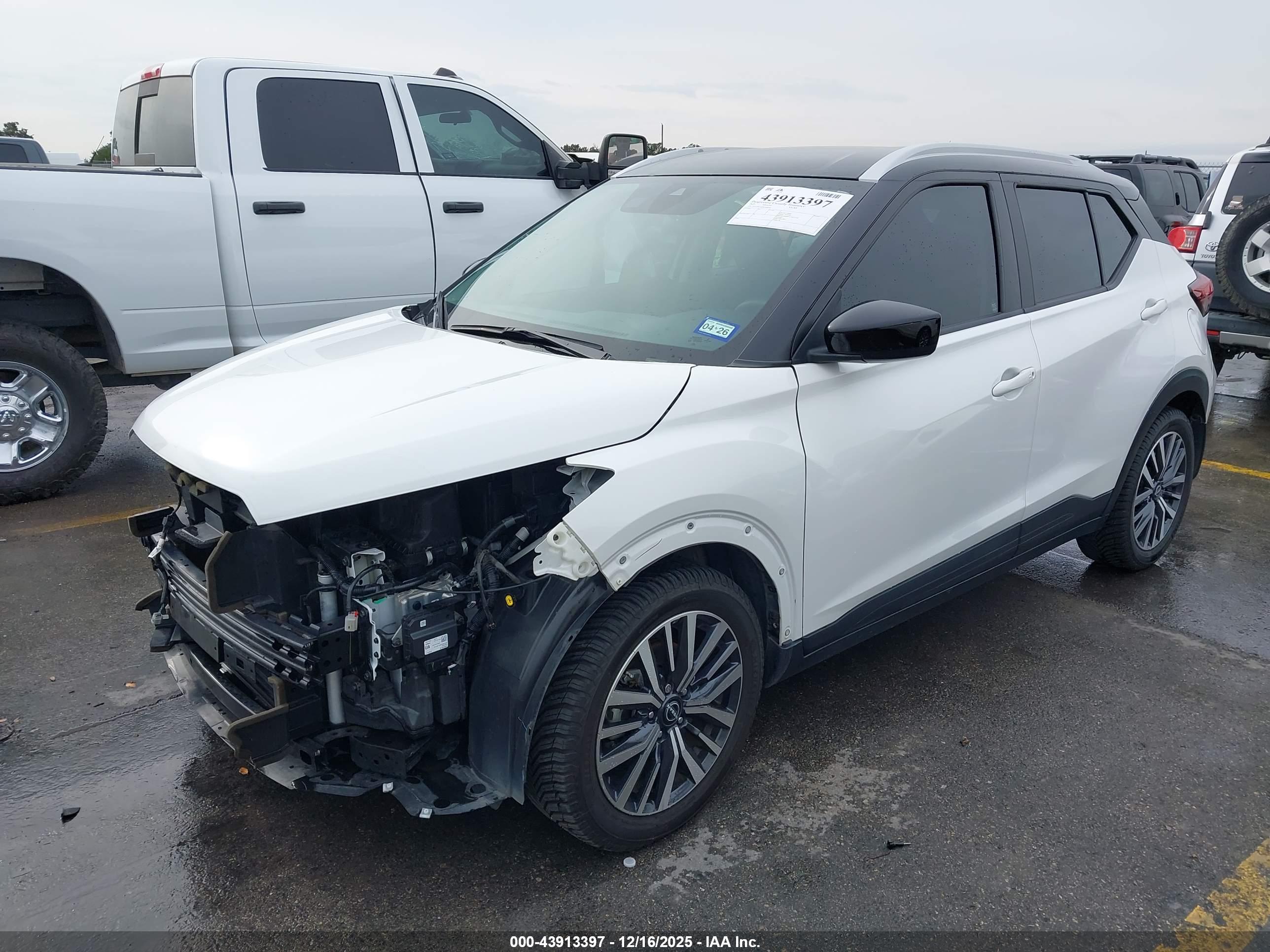 NISSAN KICKS image 2