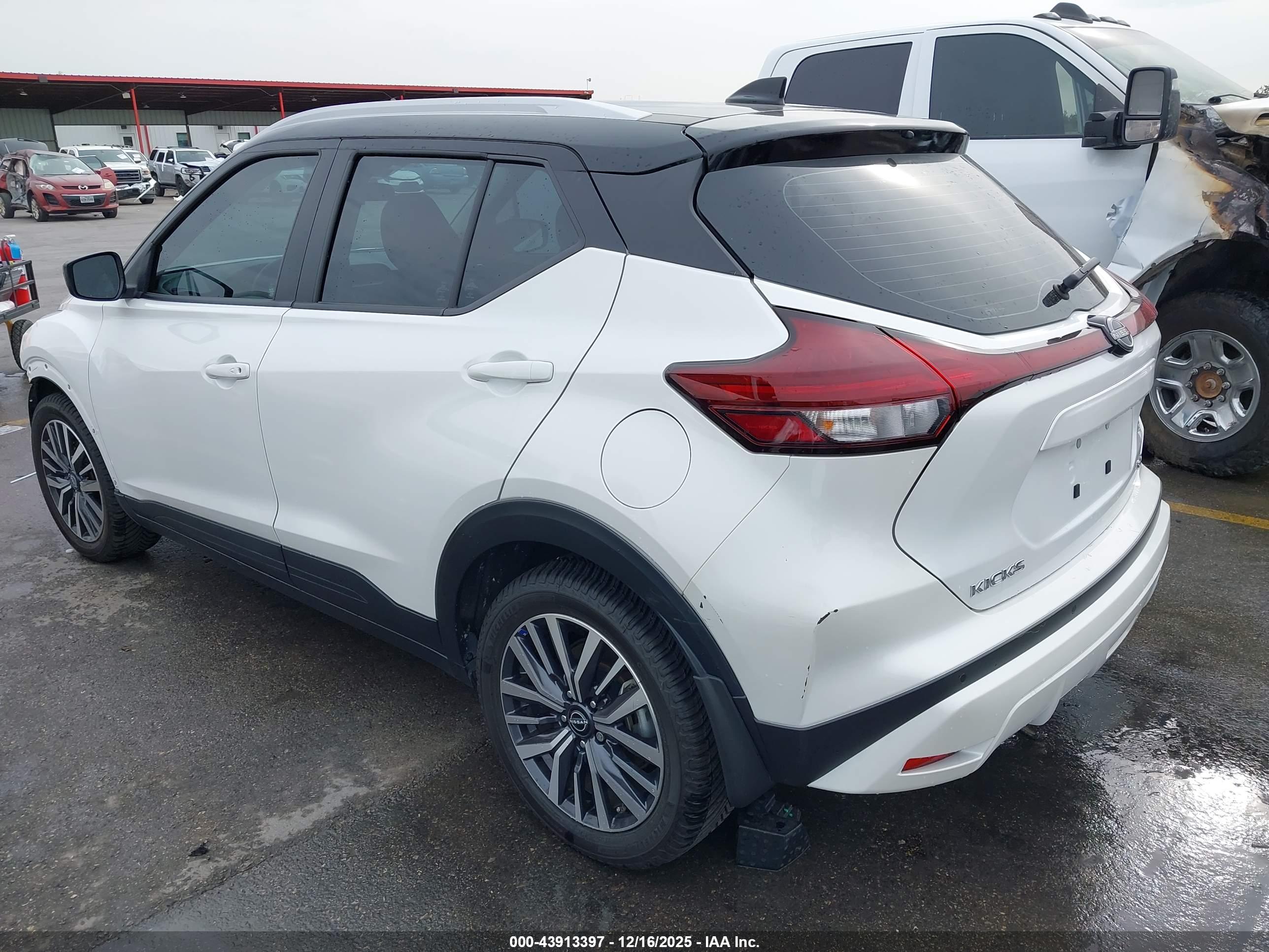 NISSAN KICKS image 3