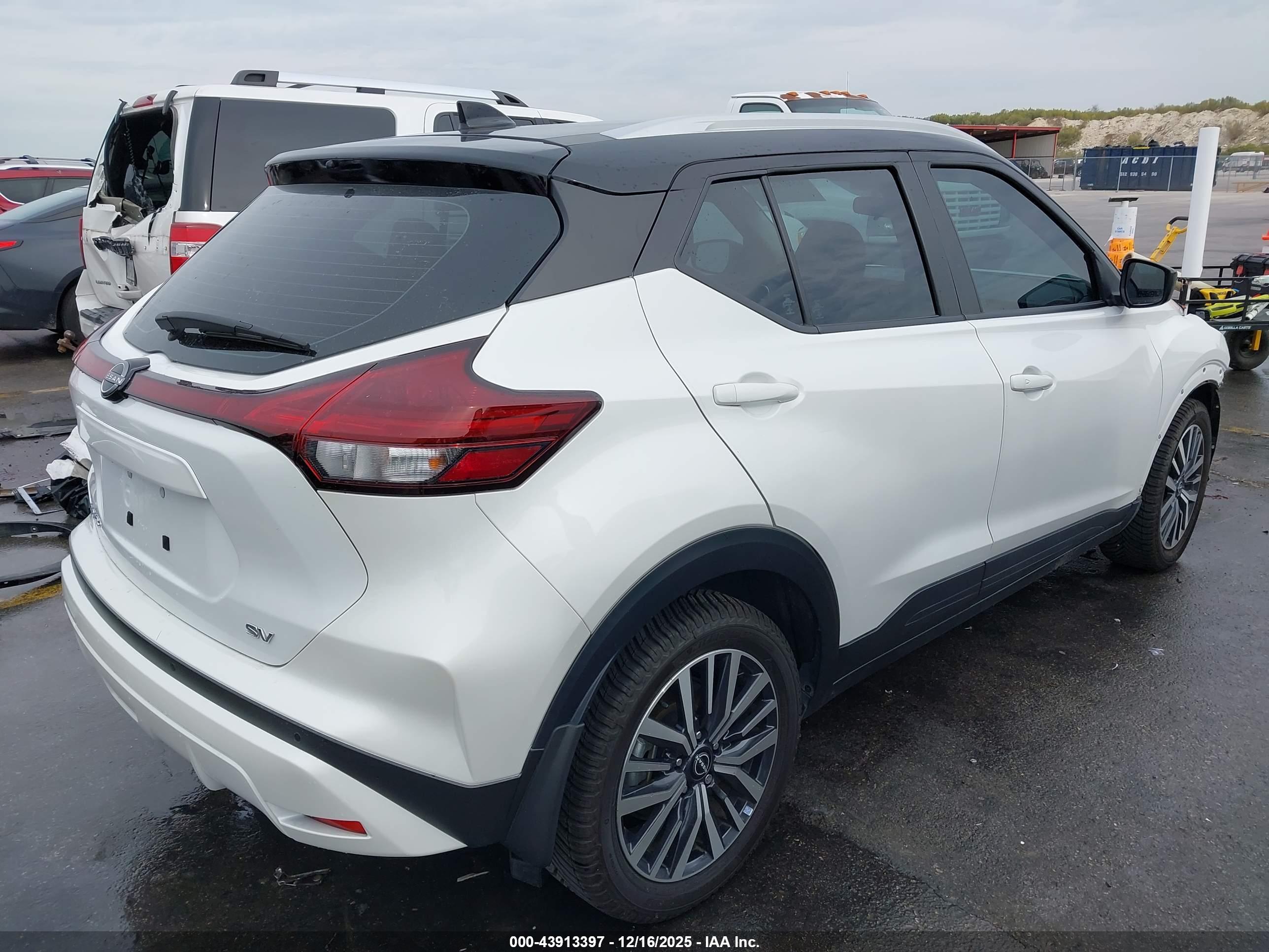 NISSAN KICKS image 4