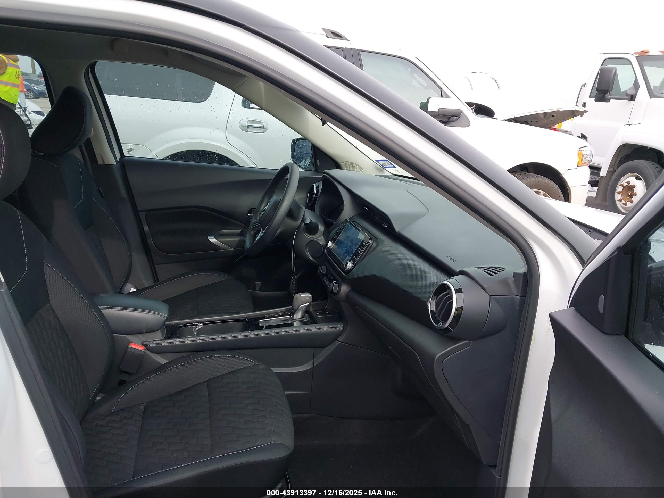 NISSAN KICKS image 5